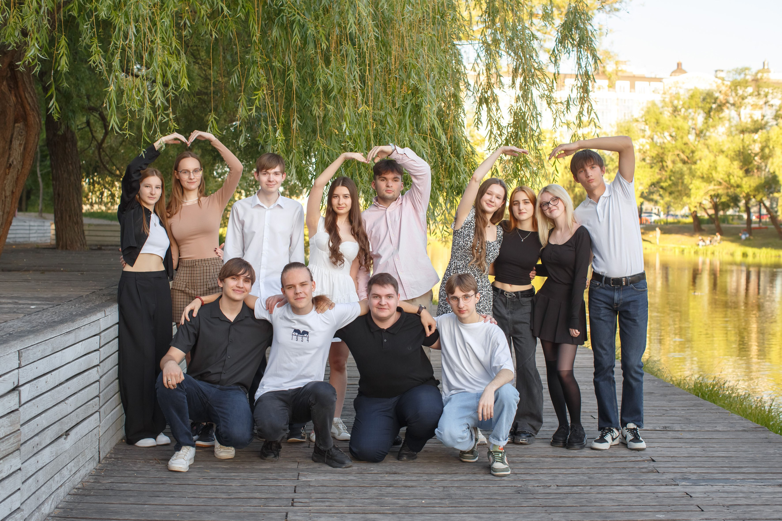 Уличная фотосессия выпускников. Школьные выпускные альбомы в Белгороде