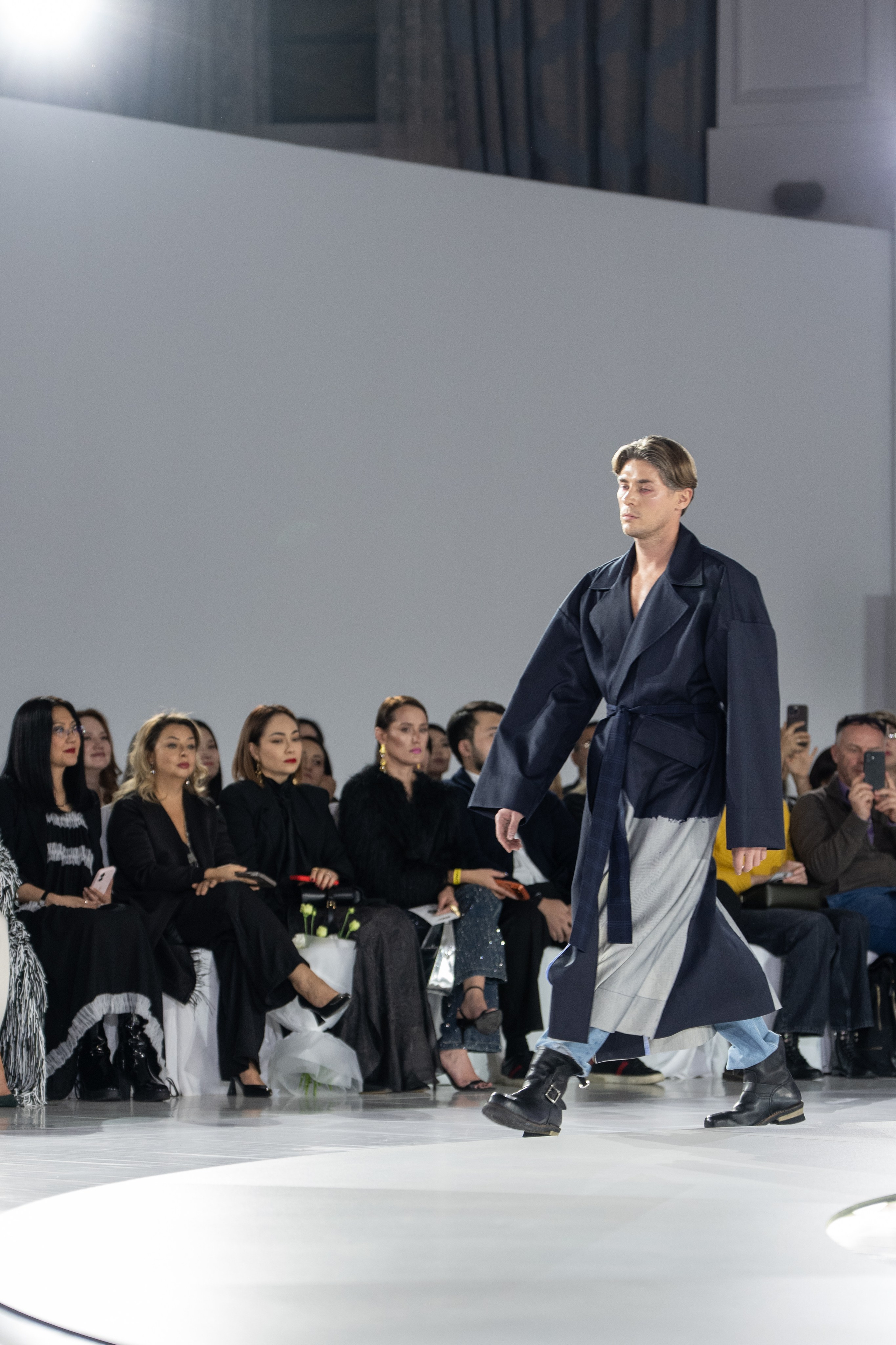 Брэнд Yang Lain. Сайт Алматинского НЮ АРТ, будуар и фэшн фотографа Дениса Карпенко