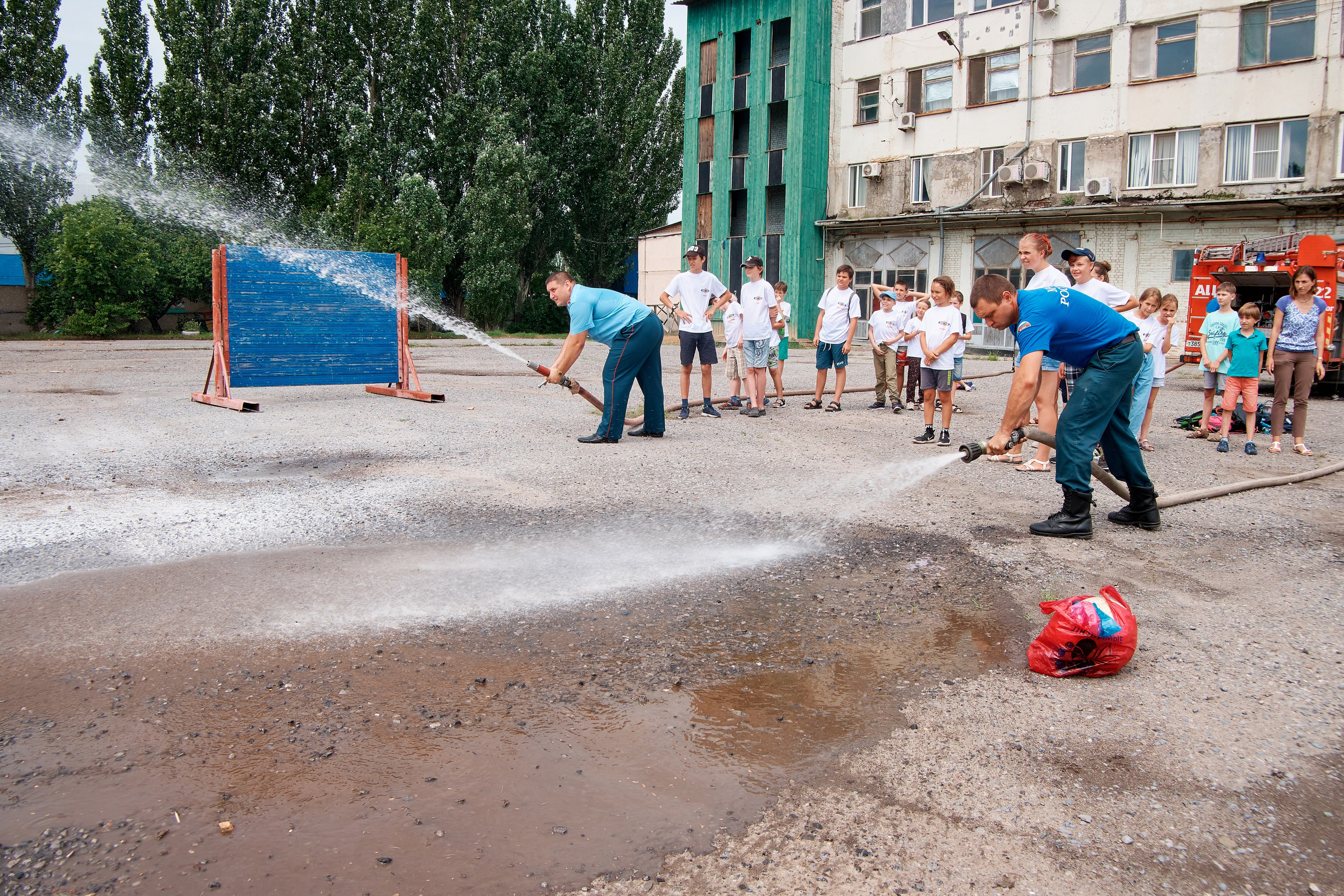 Детский лагерь ДЮНА. Поход в «Пожарно-спасательную часть № 22». Фотограф Таганрог Анна Трайжон