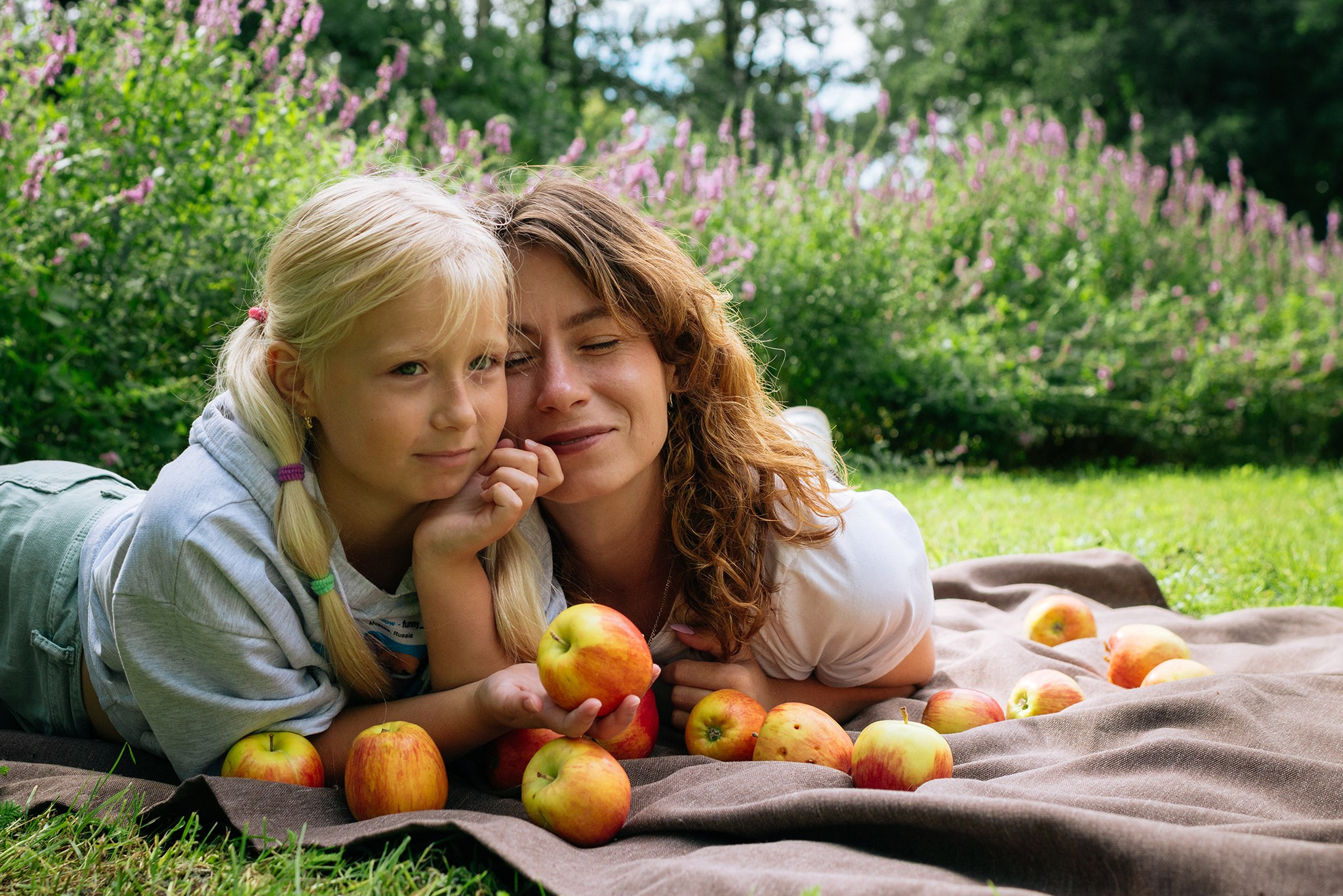 Юлия и Алиса. Летний пикник. Репортажный фотограф в Санкт-Петербурге Анастасия Клёпова