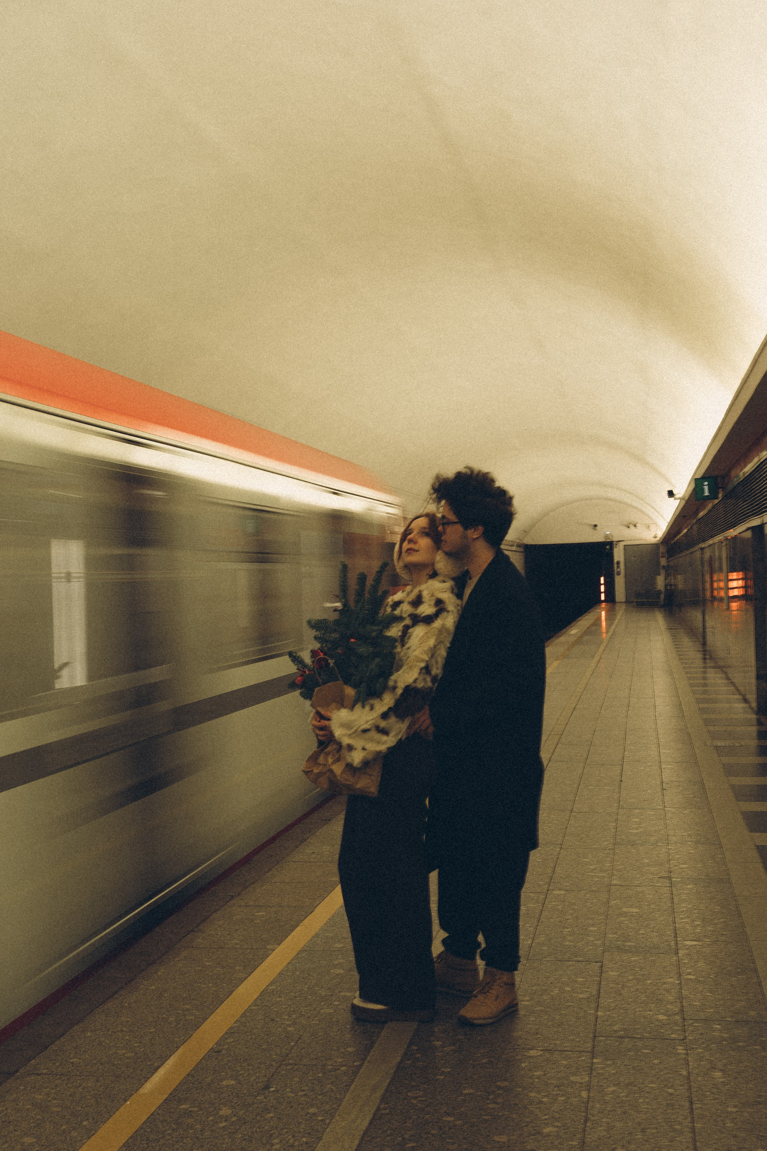 НОВОГОДНЯЯ ФОТОСЕСИИЯ ПАРЫ В МЕТРО ЛЮБОВЬ. Профессиональный фотограф, Санкт-Петербург — Виктория Богомолова