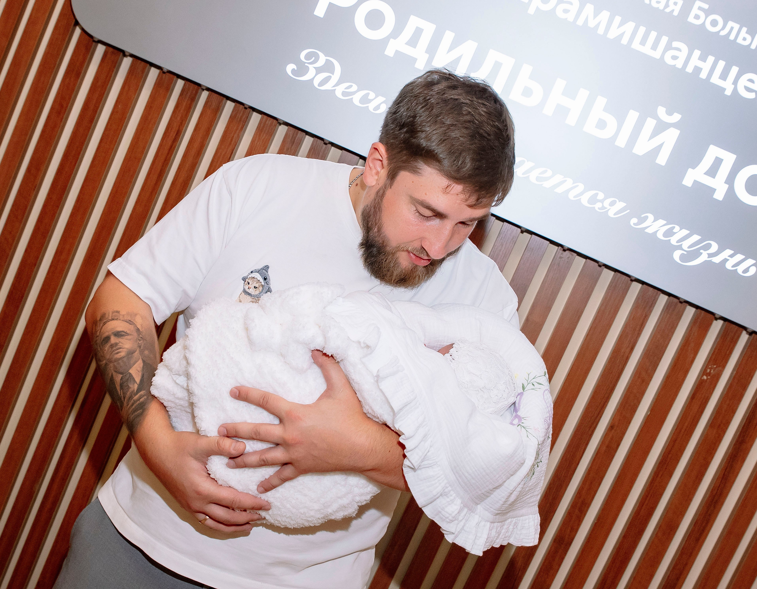 Выписка из роддома ГКБ им. Ерамишанцева 09.09.26. Профессиональный фотограф в Москве | Заказать фотосессию и съемку