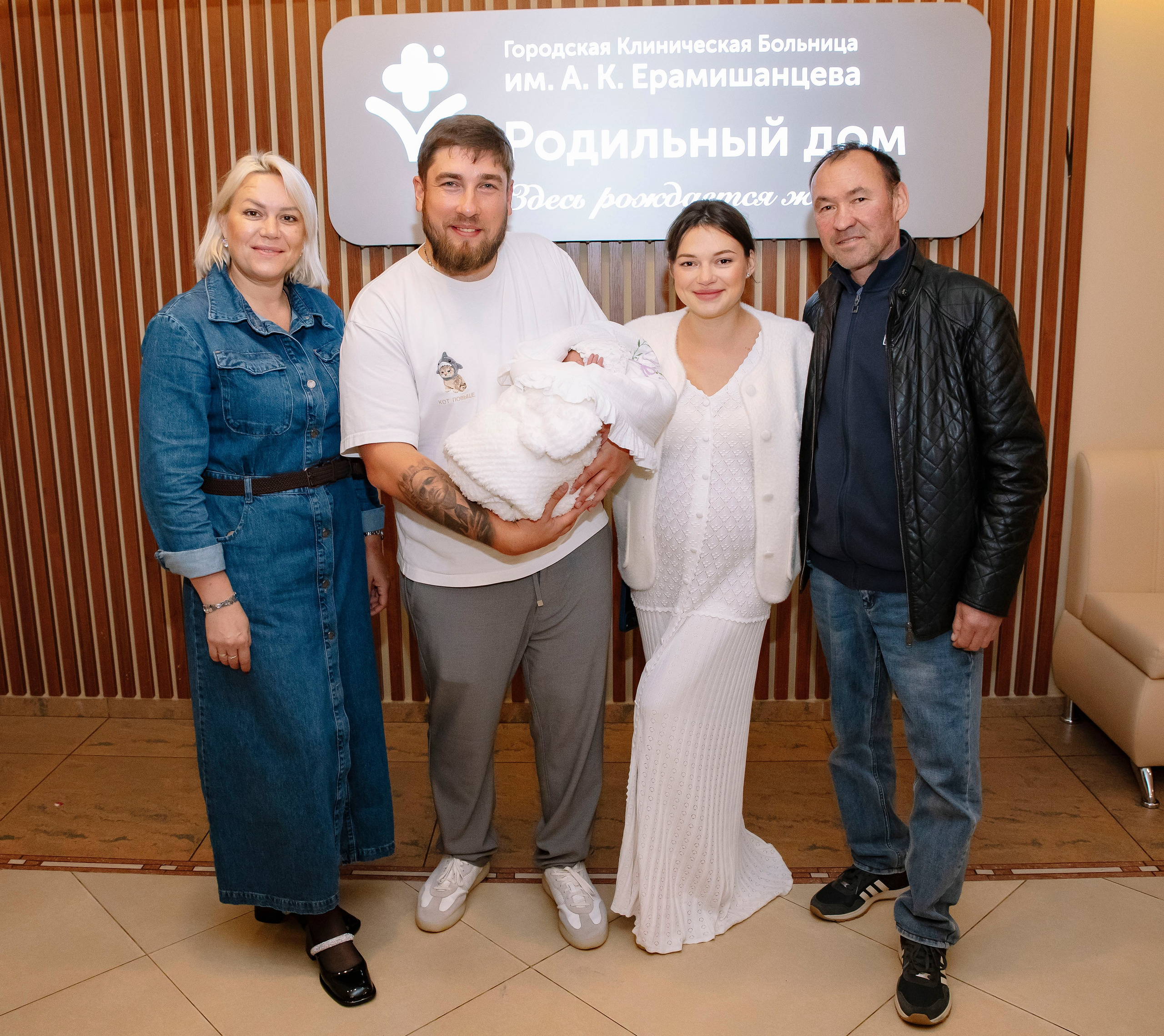Выписка из роддома ГКБ им. Ерамишанцева 09.09.26. Профессиональный фотограф в Москве | Заказать фотосессию и съемку