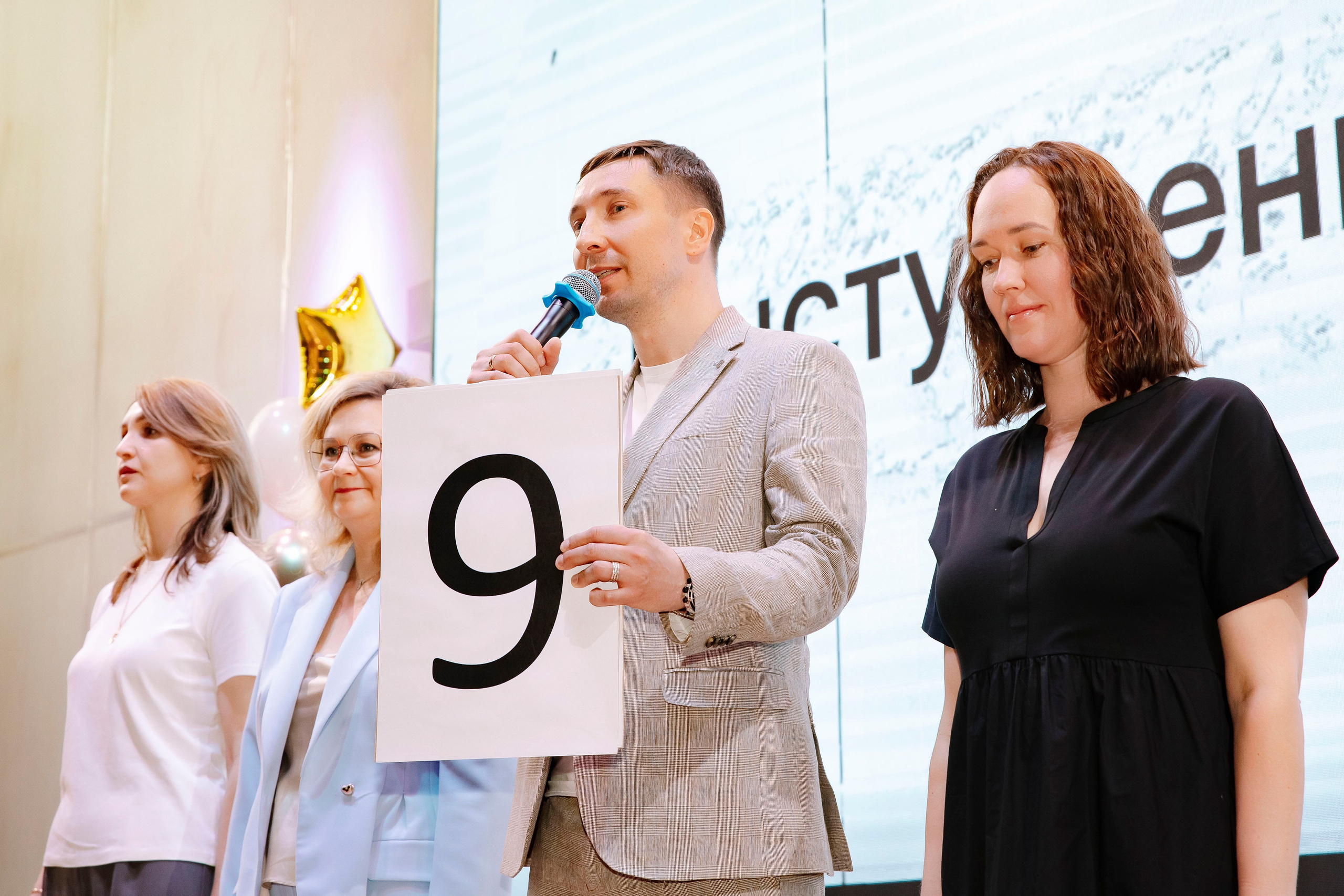 Выпускной 2026, 9 класс «О» школа № 2025. Профессиональный фотограф в Москве | Заказать фотосессию и съемку