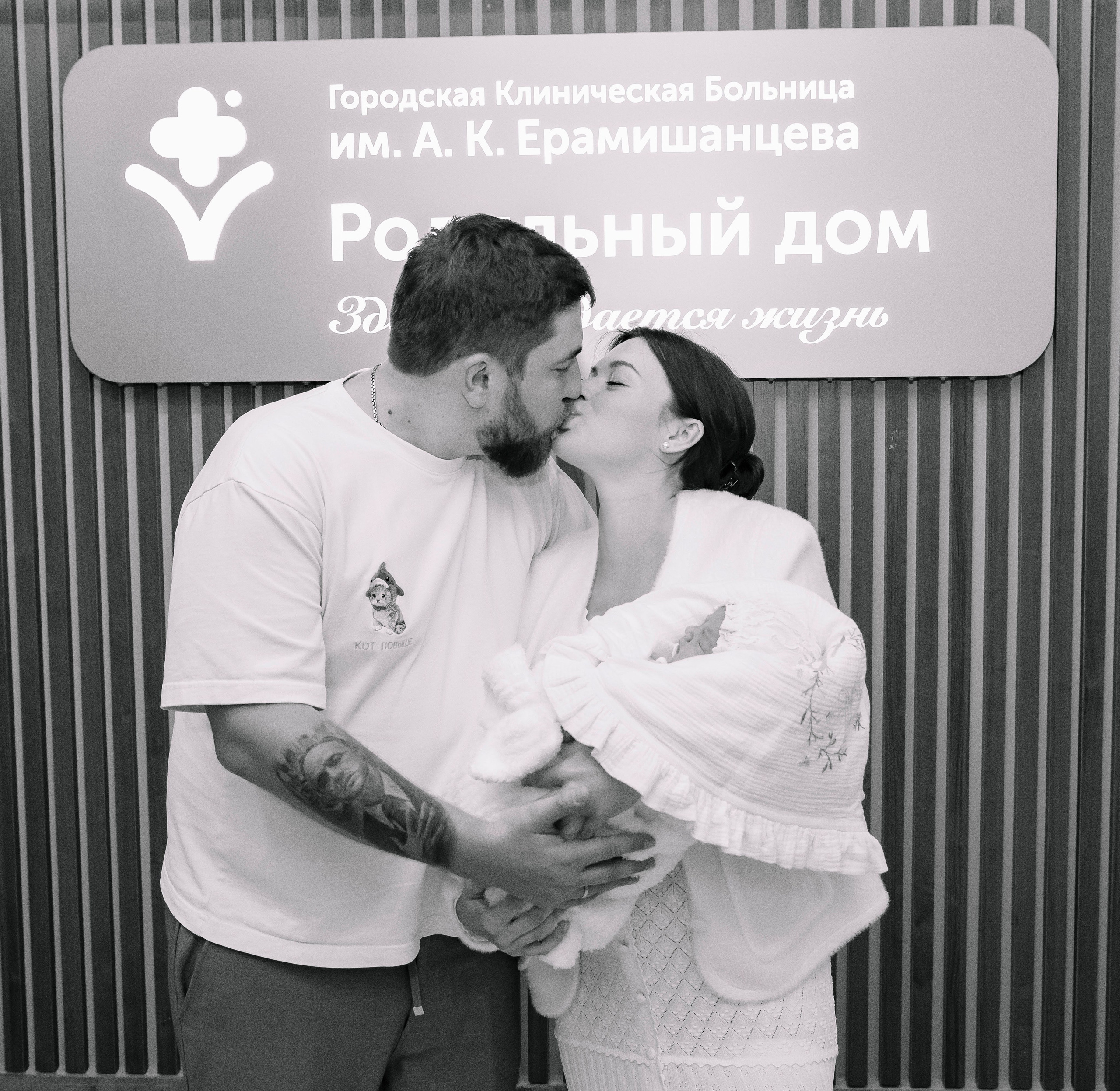 Выписка из роддома ГКБ им. Ерамишанцева 09.09.26. Профессиональный фотограф в Москве | Заказать фотосессию и съемку