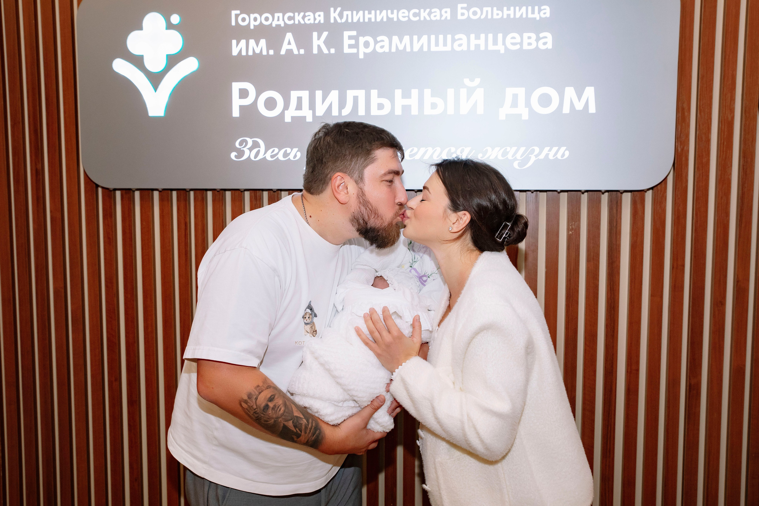 Выписка из роддома ГКБ им. Ерамишанцева 09.09.26. Профессиональный фотограф в Москве | Заказать фотосессию и съемку