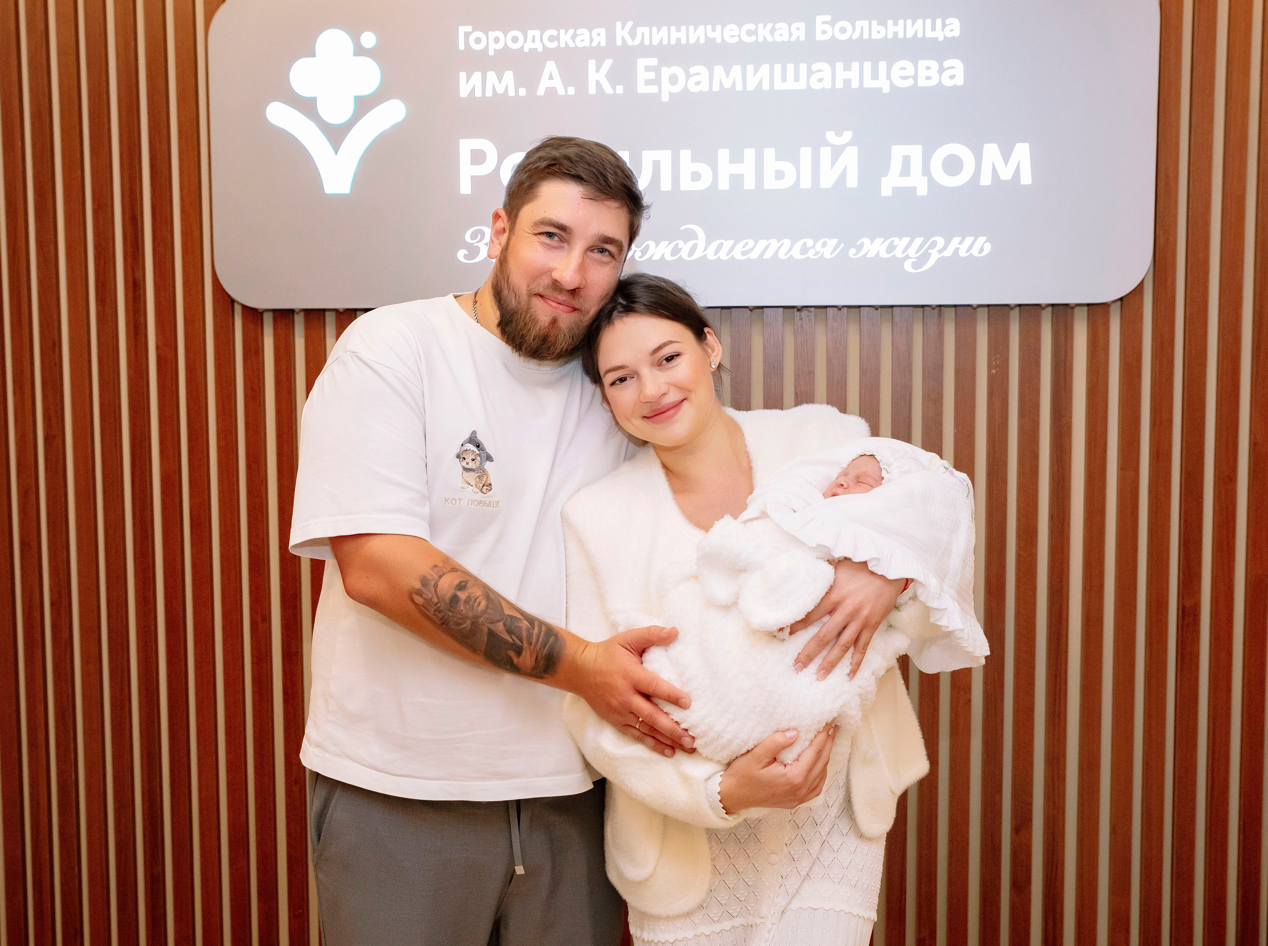 Выписка из роддома ГКБ им. Ерамишанцева 09.09.26. Профессиональный фотограф в Москве | Заказать фотосессию и съемку