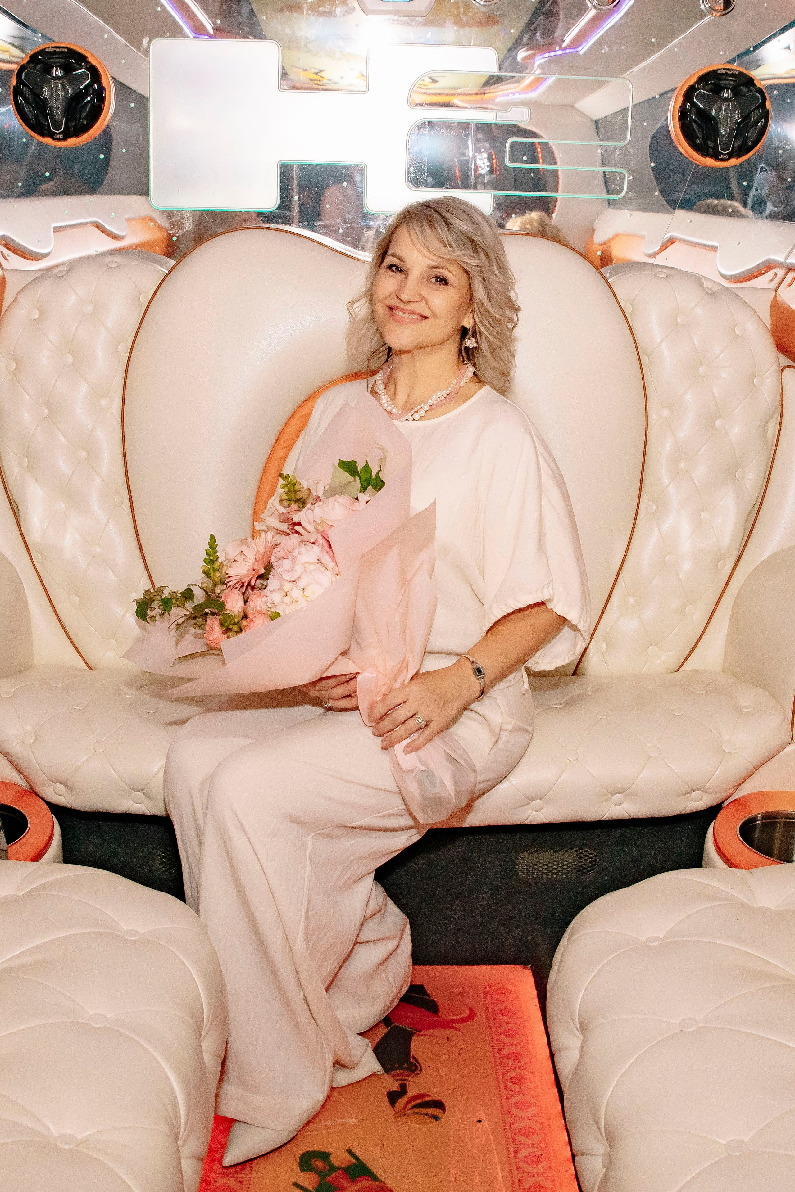 Mary Kay прогулка на лимузине 2026. Профессиональный фотограф в Москве | Заказать фотосессию и съемку