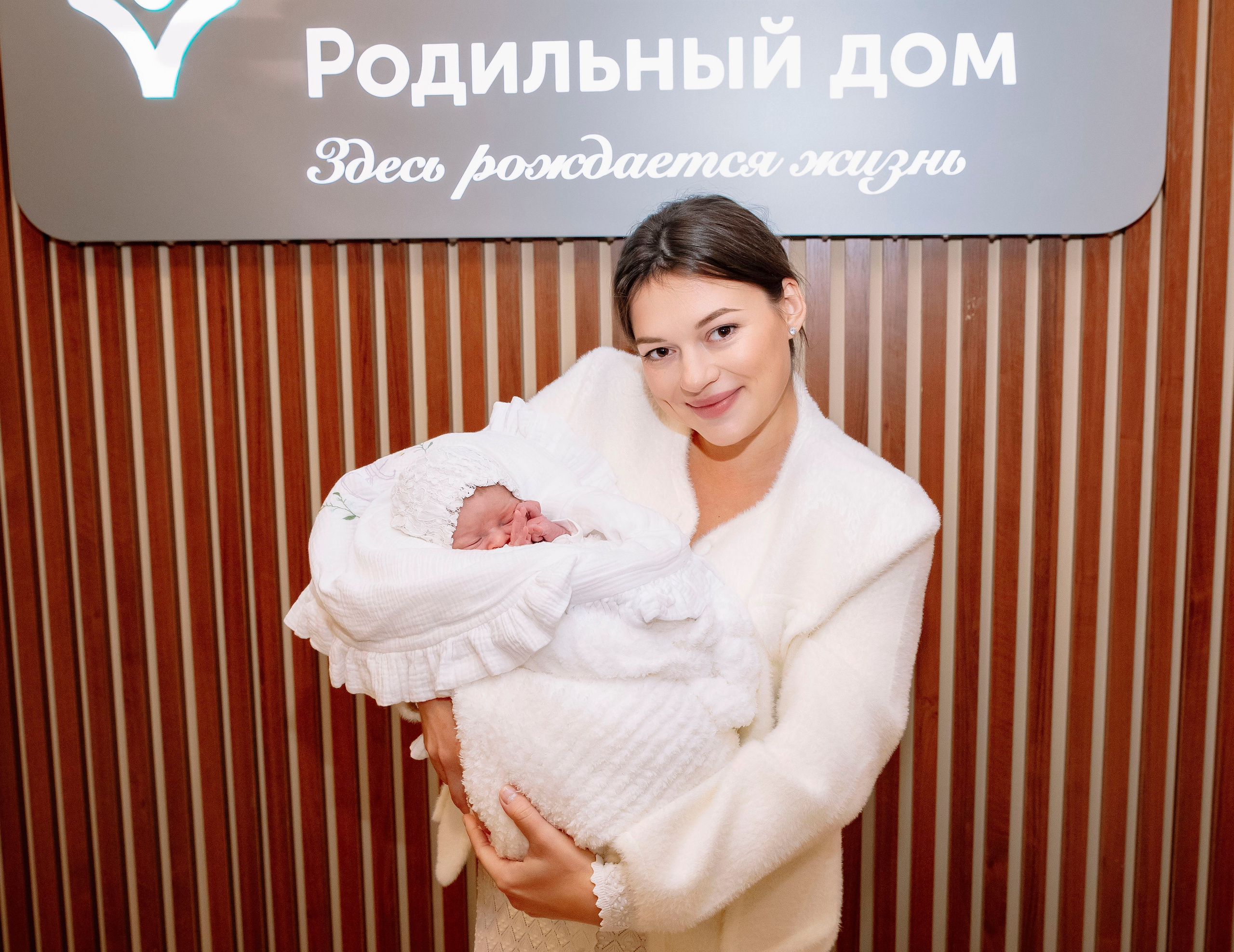 Выписка из роддома ГКБ им. Ерамишанцева 09.09.26. Профессиональный фотограф в Москве | Заказать фотосессию и съемку