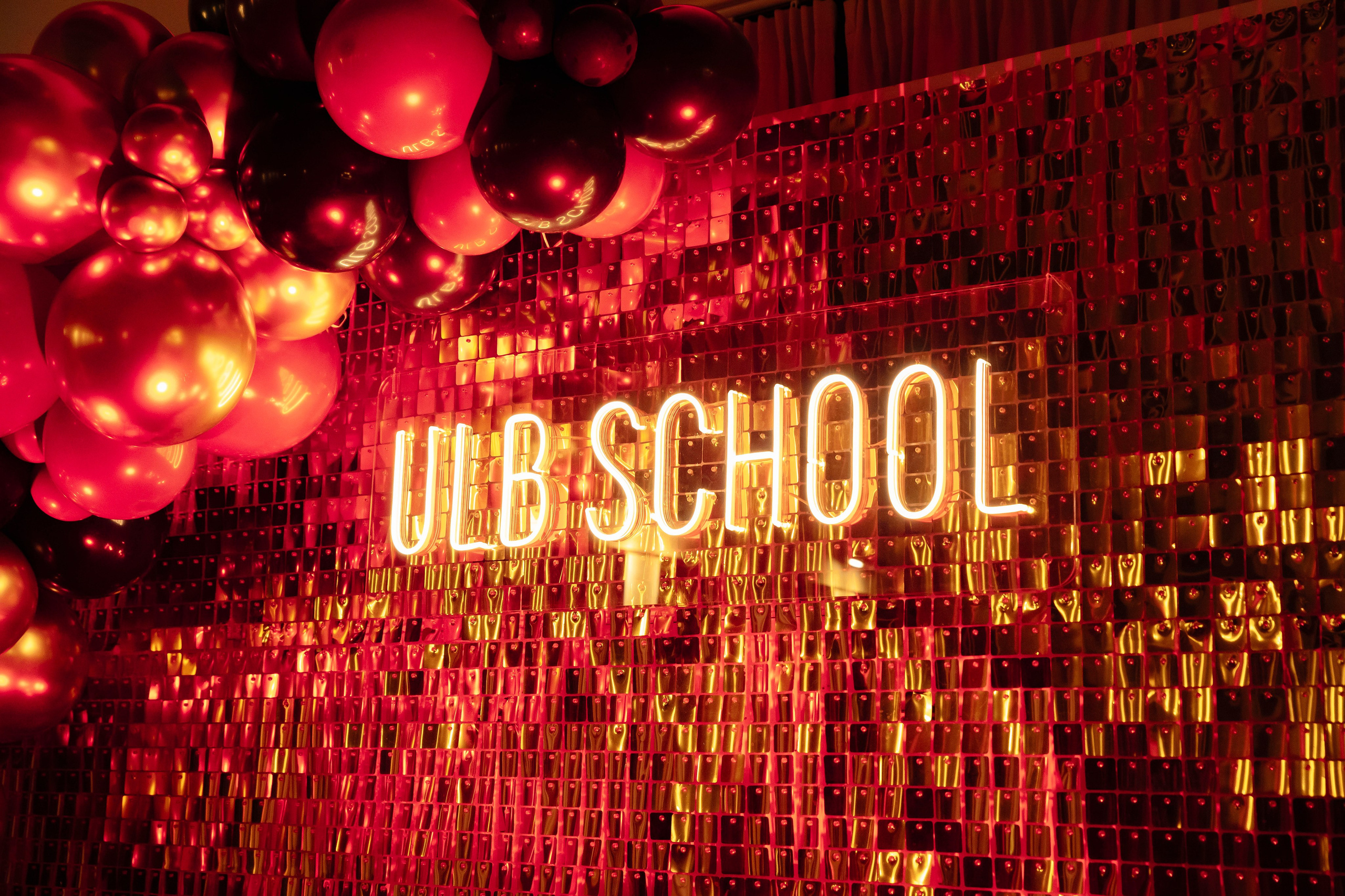 Выпускной курса «Налоговый эксперт» в ULB SCHOOL 2026. Профессиональный фотограф в Москве | Заказать фотосессию и съемку
