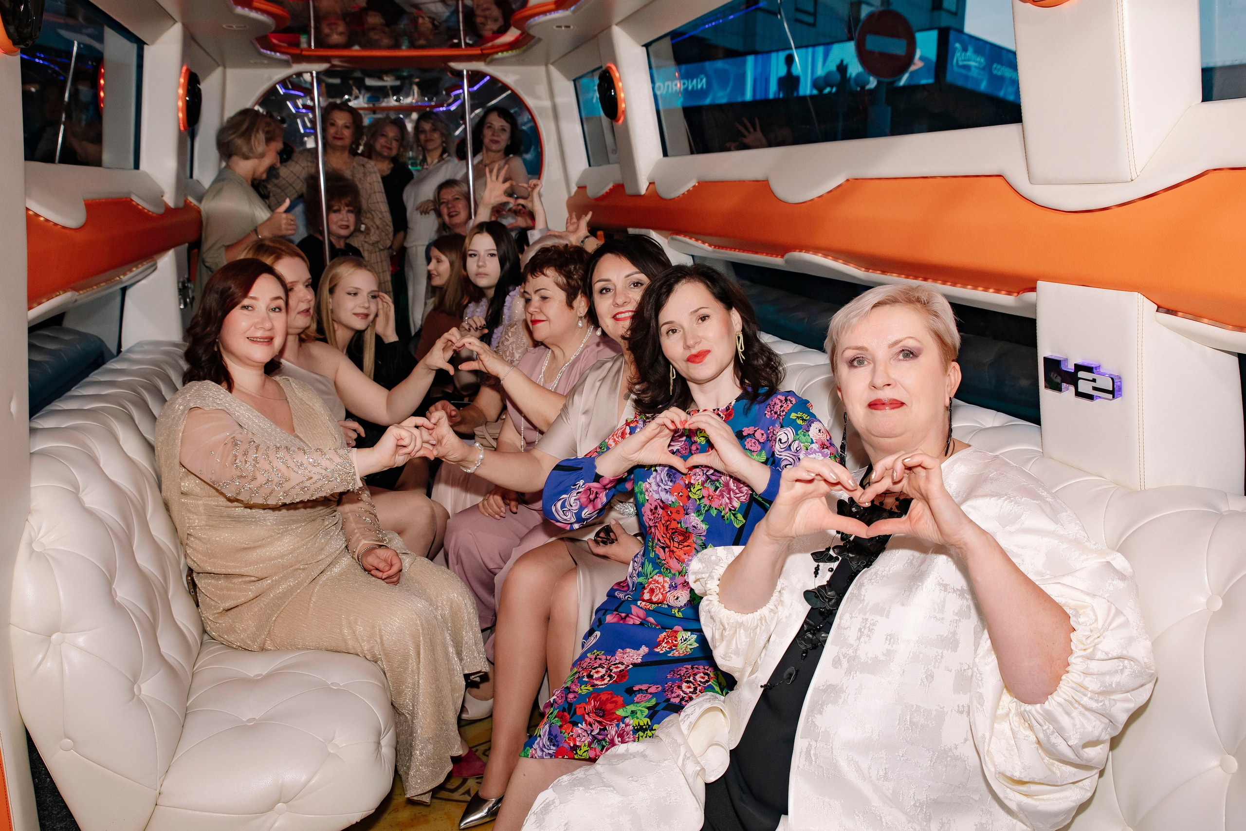 Mary Kay прогулка на лимузине 2026. Профессиональный фотограф в Москве | Заказать фотосессию и съемку
