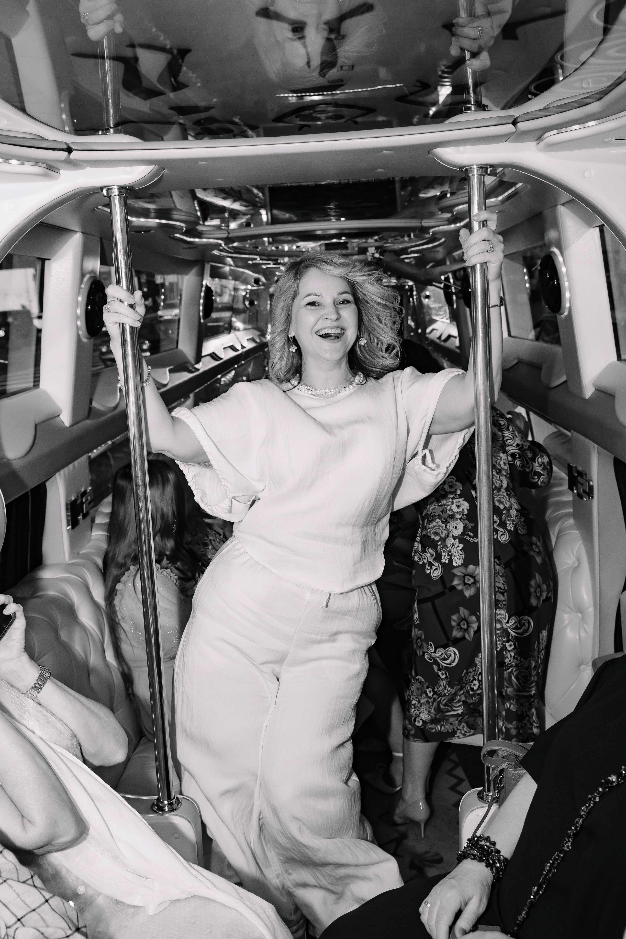 Mary Kay прогулка на лимузине 2026. Профессиональный фотограф в Москве | Заказать фотосессию и съемку