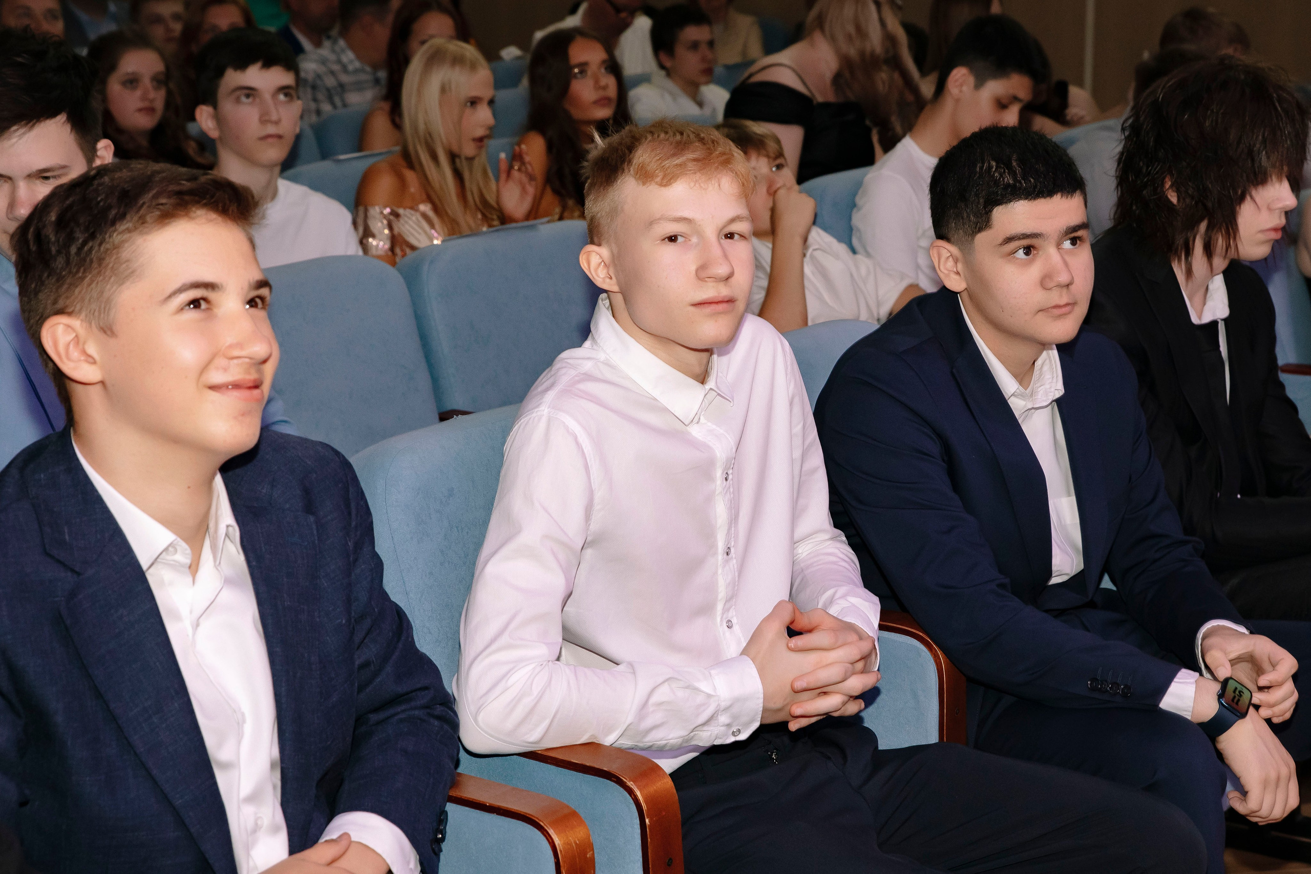 Выпускной 2026, 9 класс «О» школа № 2025. Профессиональный фотограф в Москве | Заказать фотосессию и съемку