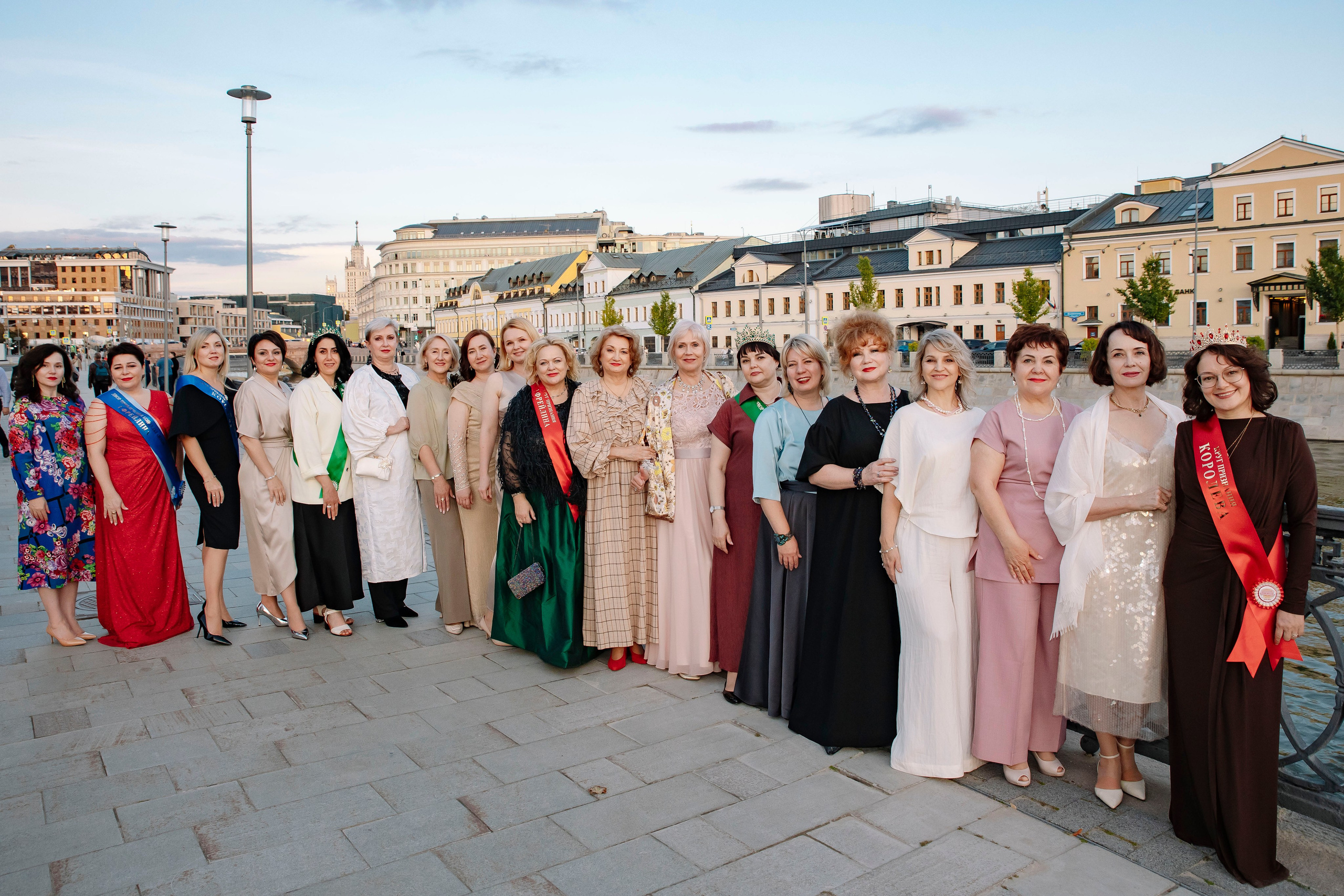 Mary Kay прогулка на лимузине 2026. Профессиональный фотограф в Москве | Заказать фотосессию и съемку