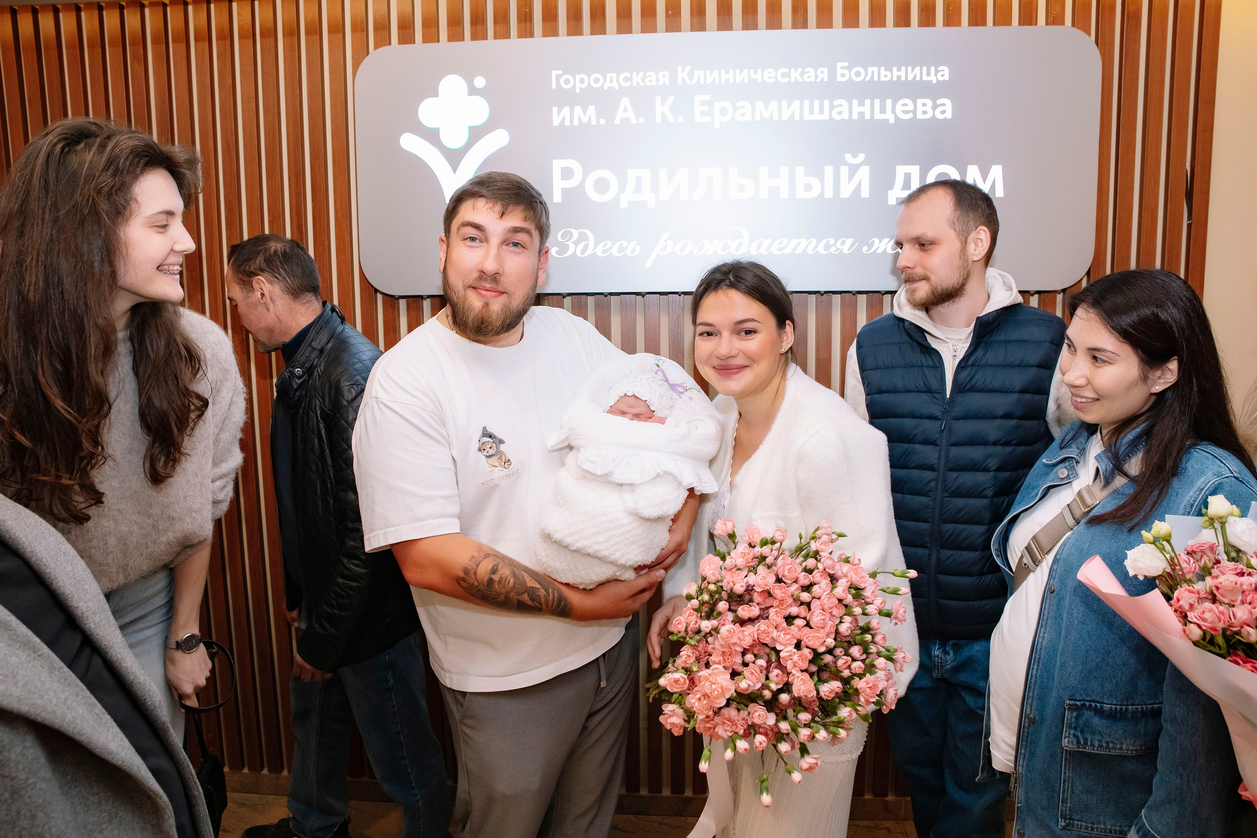 Выписка из роддома ГКБ им. Ерамишанцева 09.09.26. Профессиональный фотограф в Москве | Заказать фотосессию и съемку