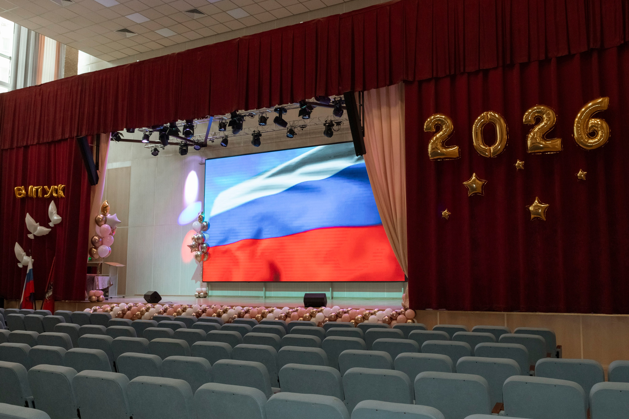 Выпускной 2026, 9 класс «О» школа № 2025. Профессиональный фотограф в Москве | Заказать фотосессию и съемку