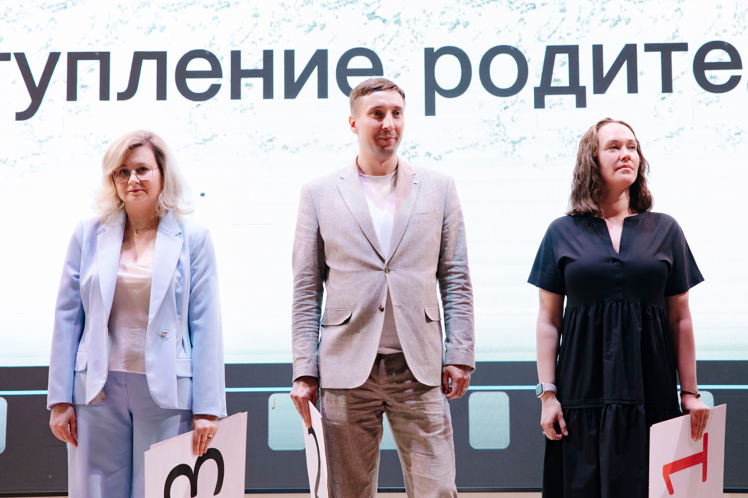 Выпускной 2026, 9 класс «О» школа № 2025. Профессиональный фотограф в Москве | Заказать фотосессию и съемку