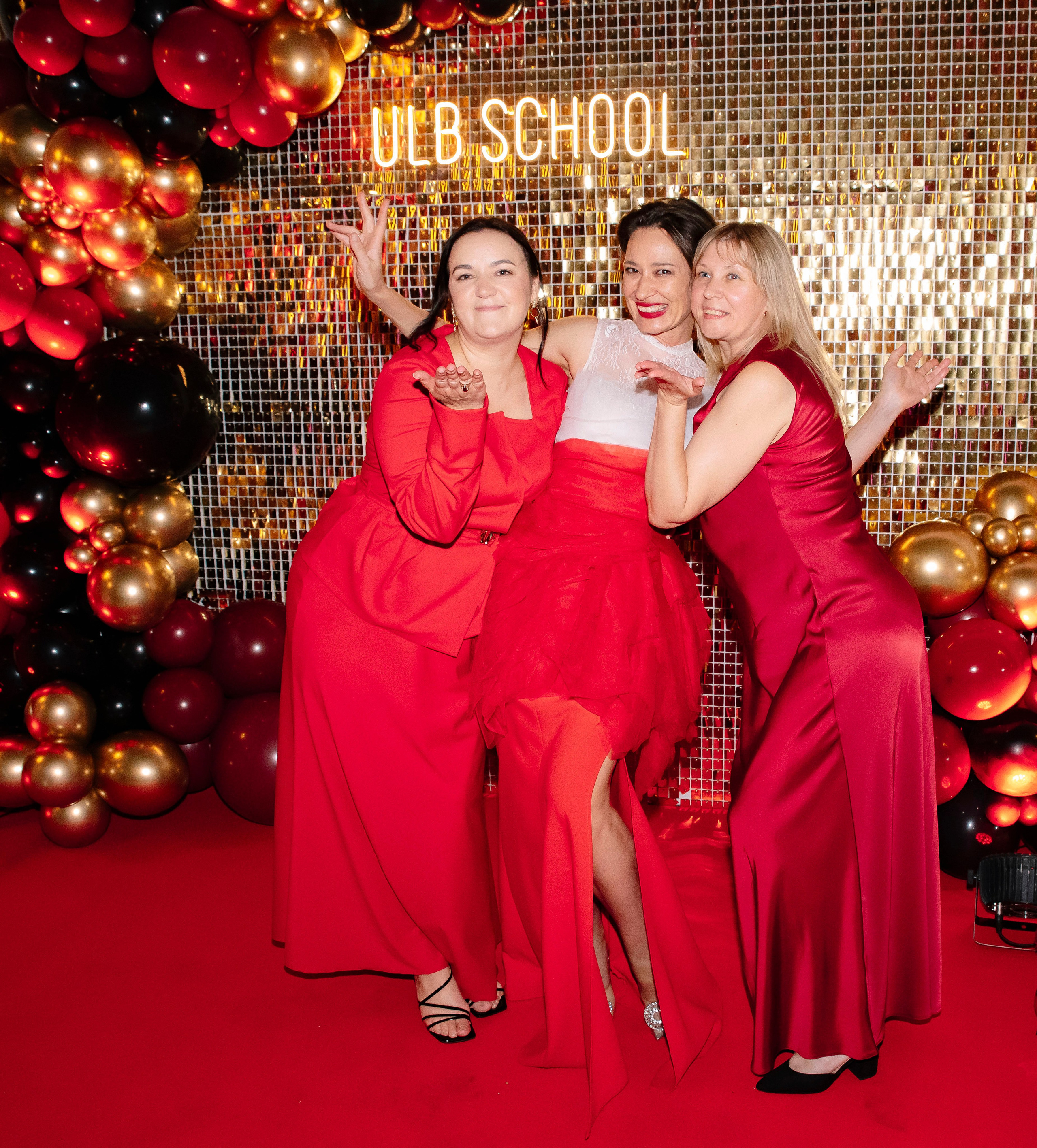 Выпускной курса «Налоговый эксперт» в ULB SCHOOL 2026. Профессиональный фотограф в Москве | Заказать фотосессию и съемку