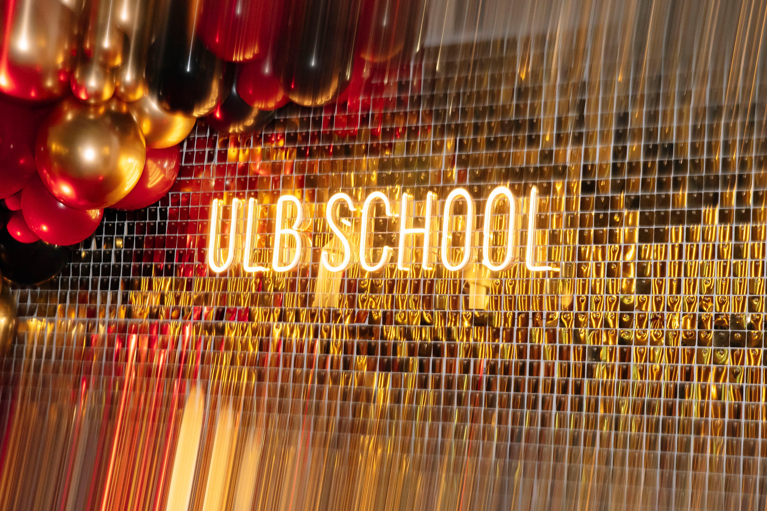 Выпускной курса «Налоговый эксперт» в ULB SCHOOL 2026. Профессиональный фотограф в Москве | Заказать фотосессию и съемку