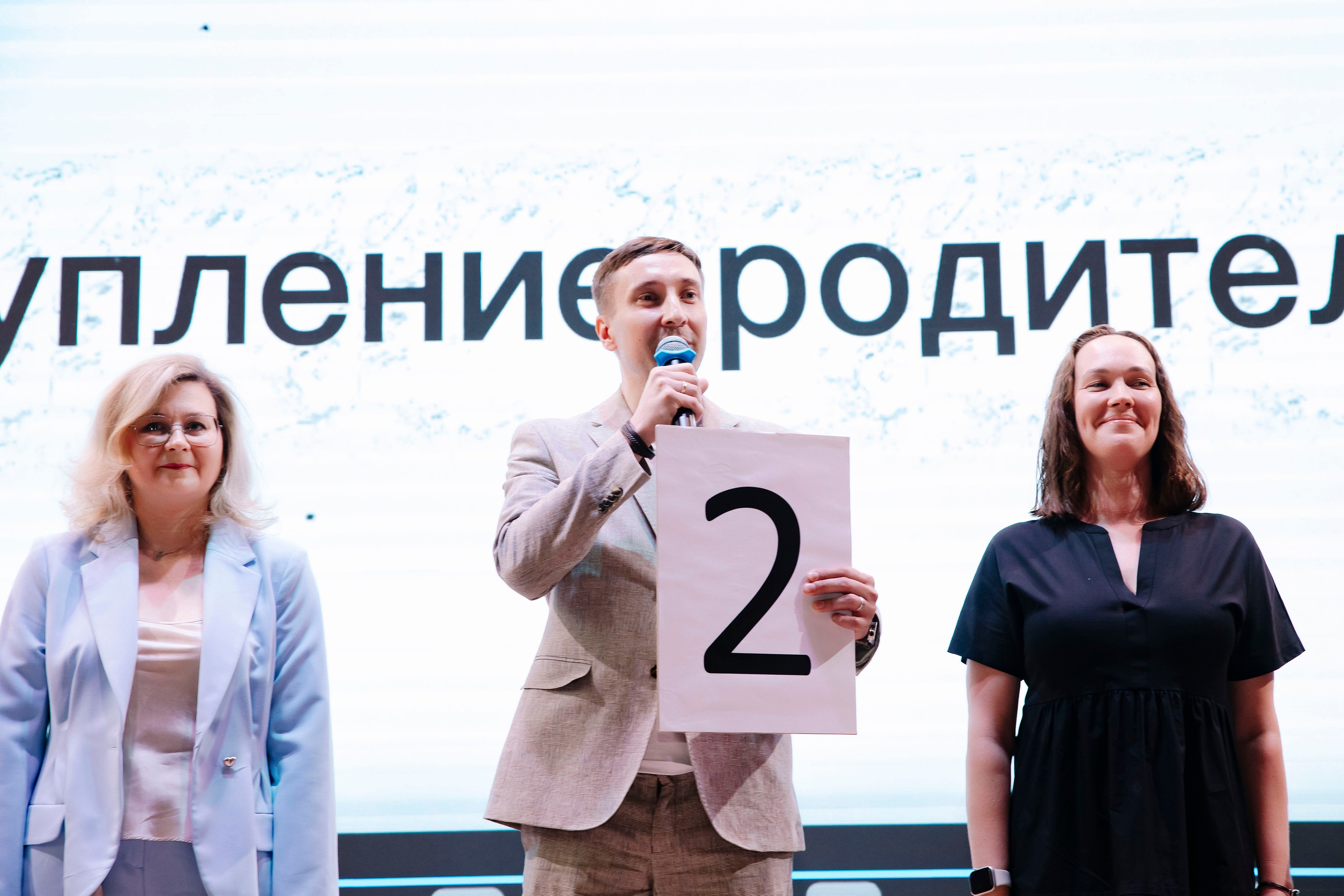 Выпускной 2026, 9 класс «О» школа № 2025. Профессиональный фотограф в Москве | Заказать фотосессию и съемку