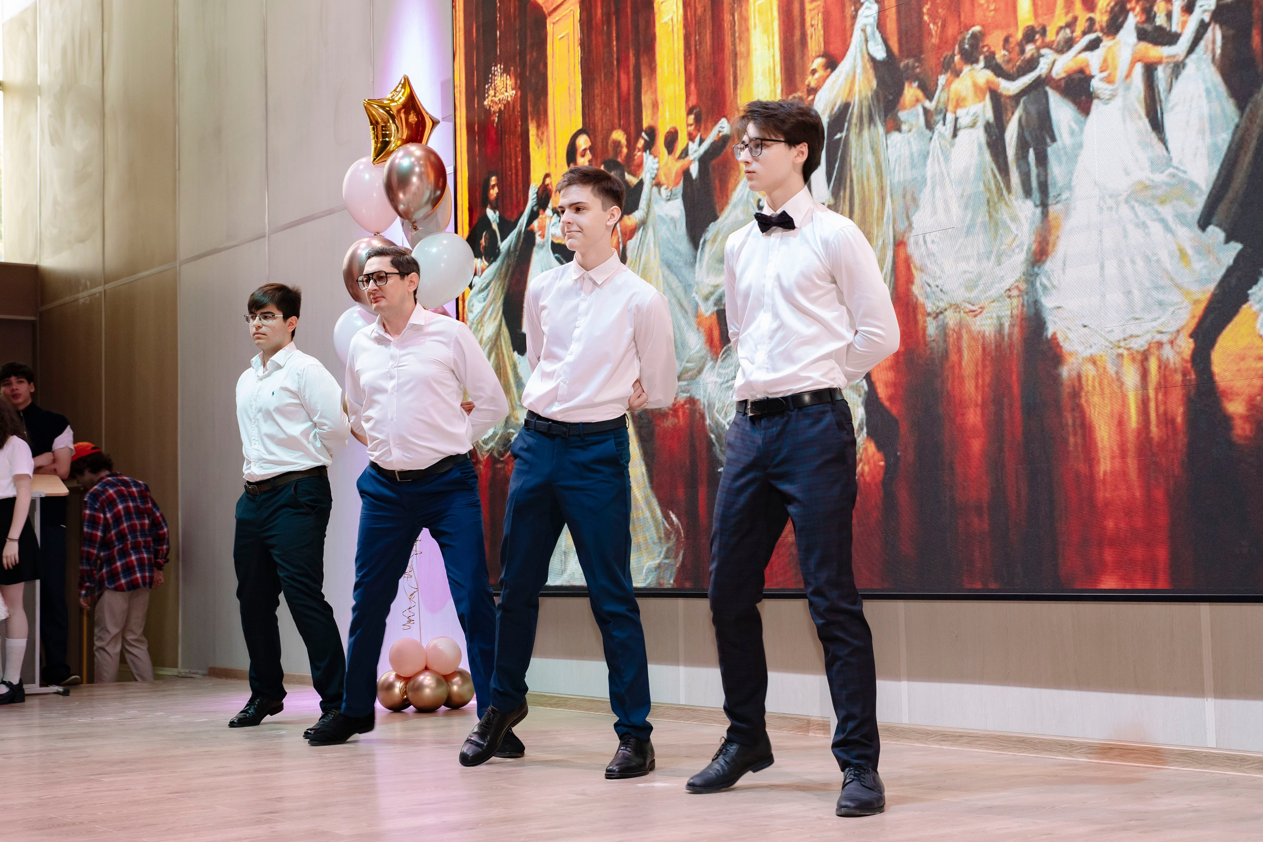 Выпускной 2026, 9 класс «О» школа № 2025. Профессиональный фотограф в Москве | Заказать фотосессию и съемку