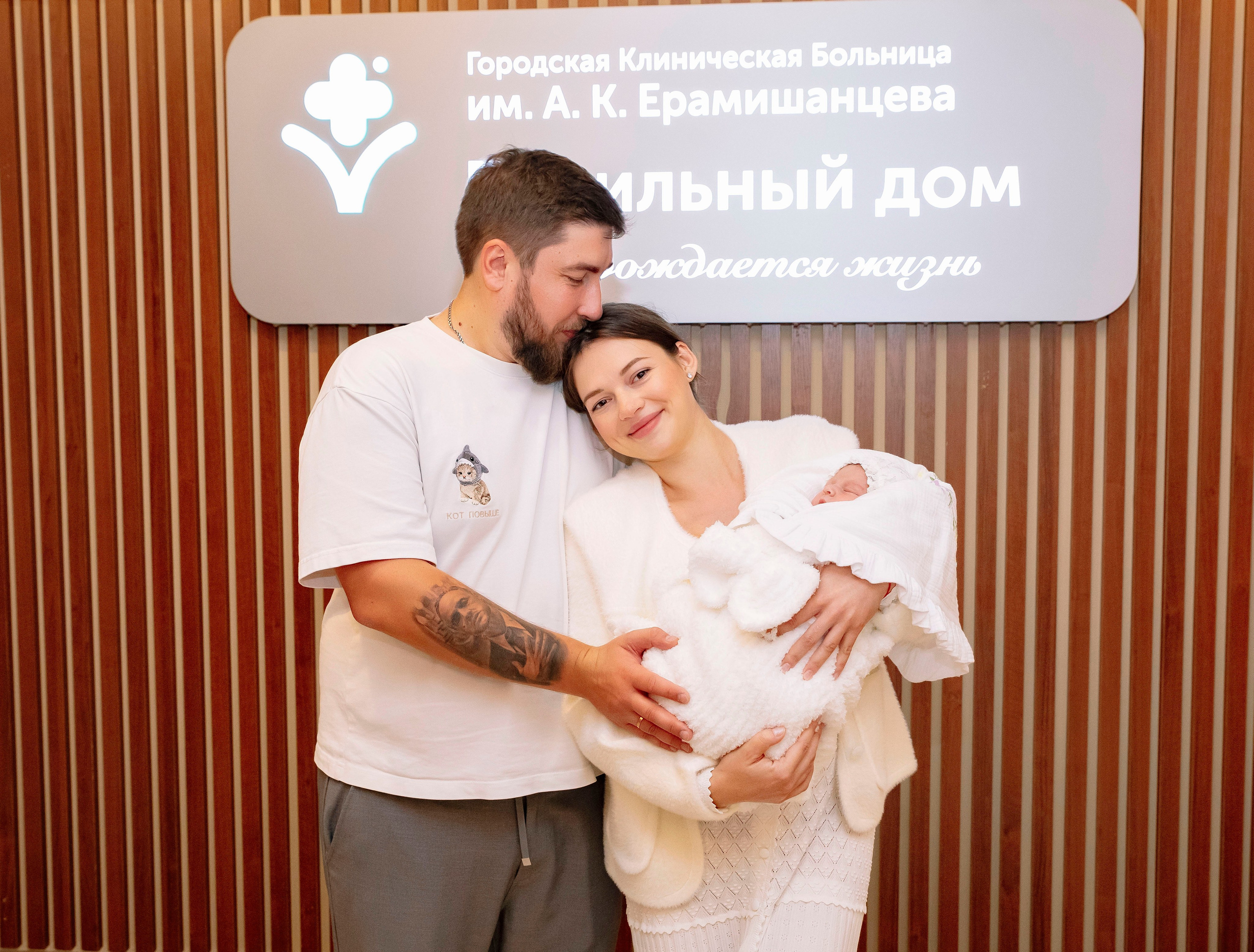 Выписка из роддома ГКБ им. Ерамишанцева 09.09.26. Профессиональный фотограф в Москве | Заказать фотосессию и съемку