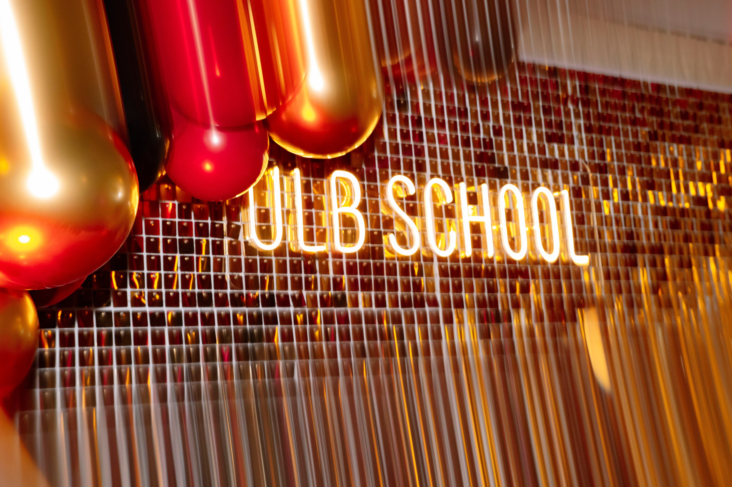 Выпускной курса «Налоговый эксперт» в ULB SCHOOL 2026. Профессиональный фотограф в Москве | Заказать фотосессию и съемку
