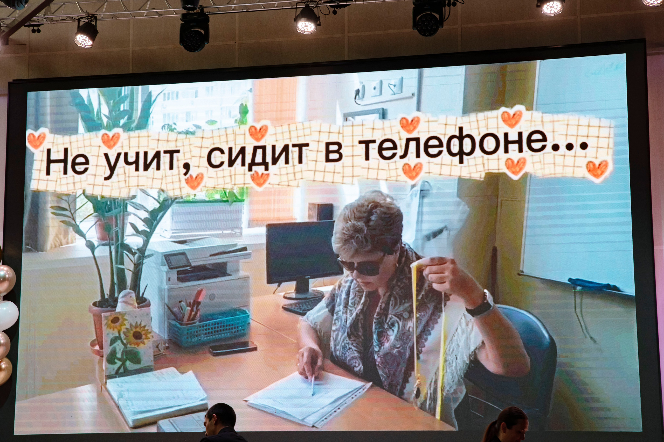 Выпускной 2026, 9 класс «О» школа № 2025. Профессиональный фотограф в Москве | Заказать фотосессию и съемку
