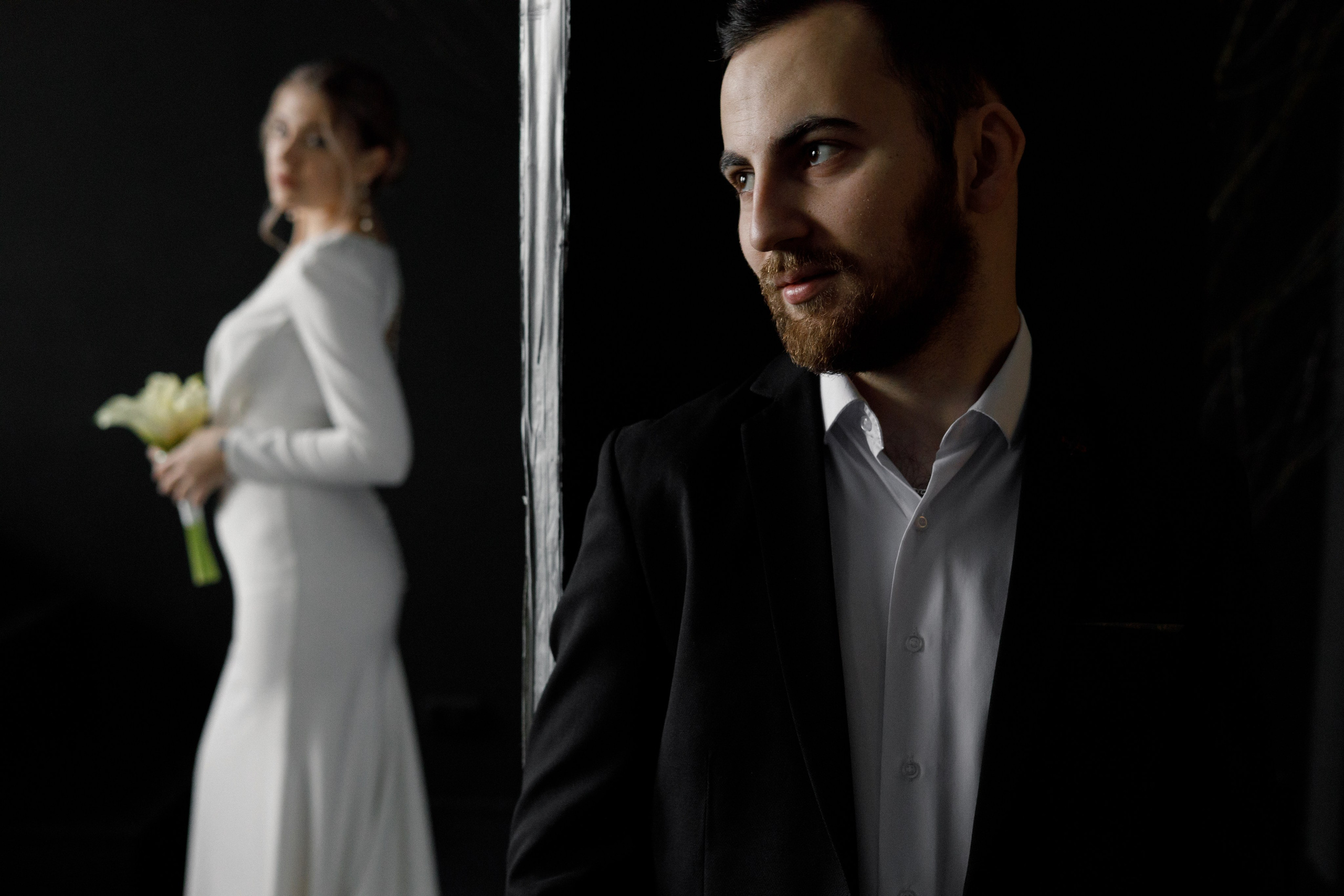 Вероника и Никита (съёмка в студии, тёмная тональность). Свадебный фотограф Беларусь Ольга Козыренко
