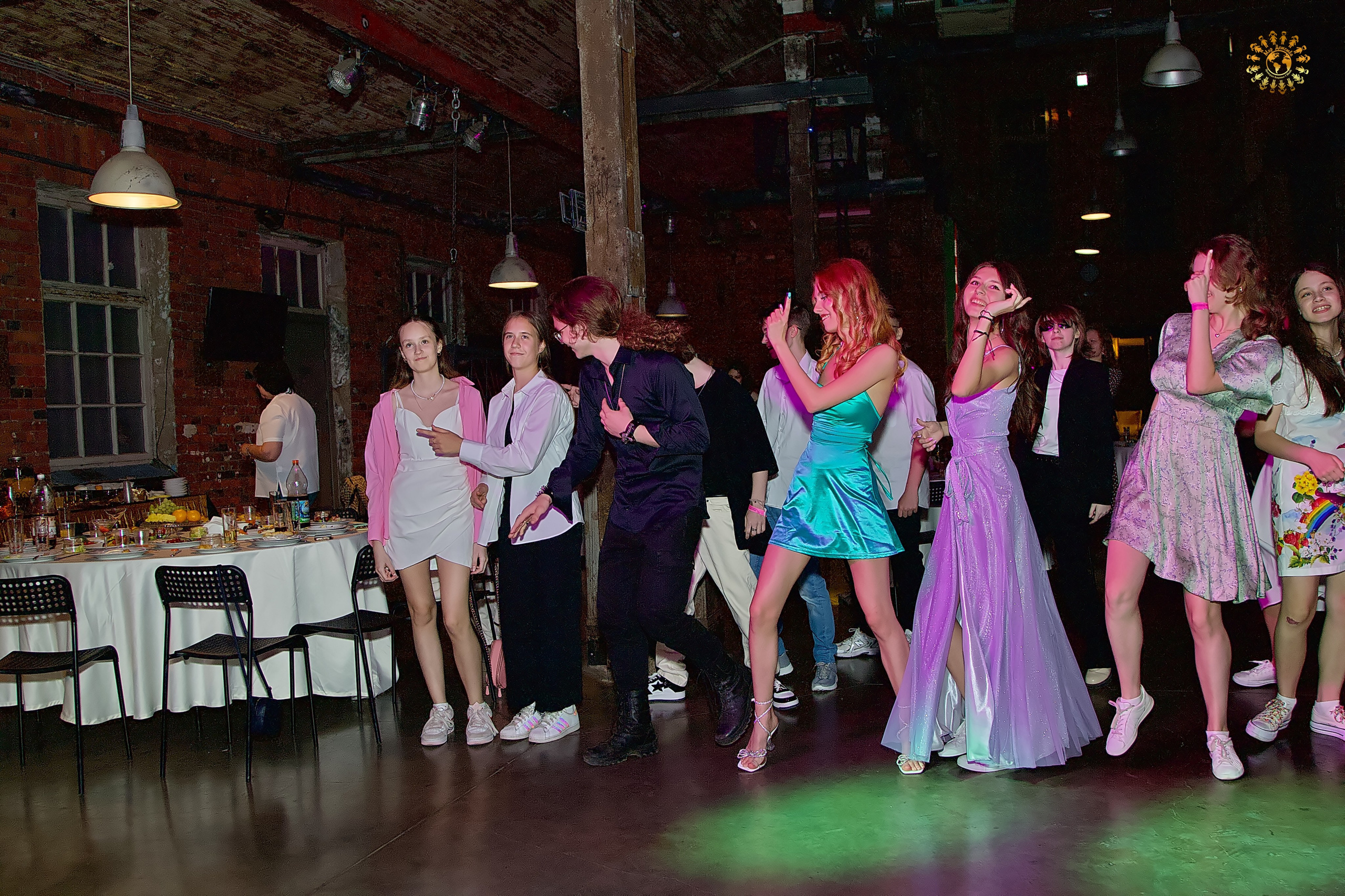 Выпускной 2023 (9-й класс, школа № 46). Loft Urban. Москва. Репортажная съемка в Москве и области. Анималистика