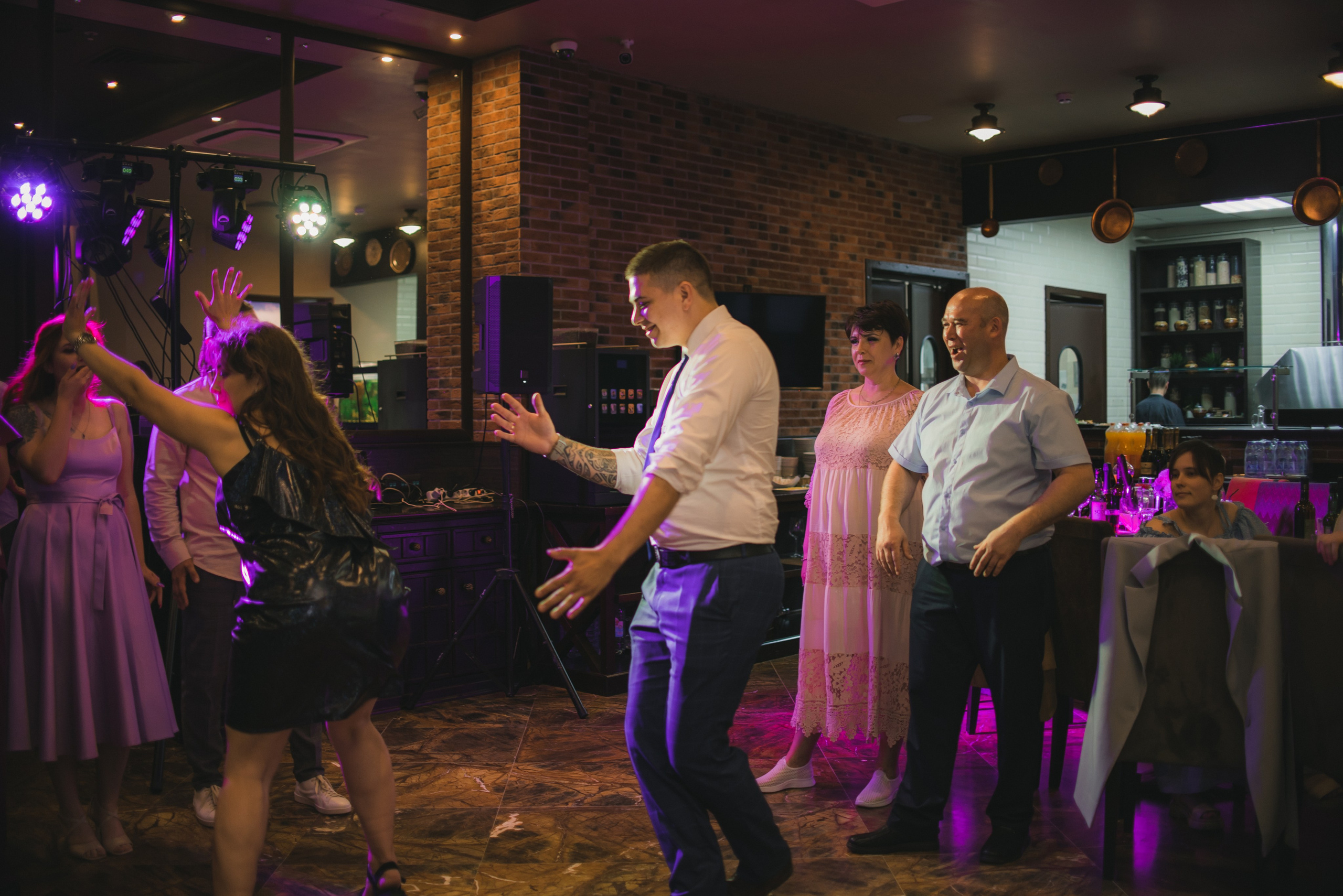 Саксофонист москва ведущий москва живая музыка на свадьбу ведущий. Свадебный ведущий в Москве Саксофон на свадьбу