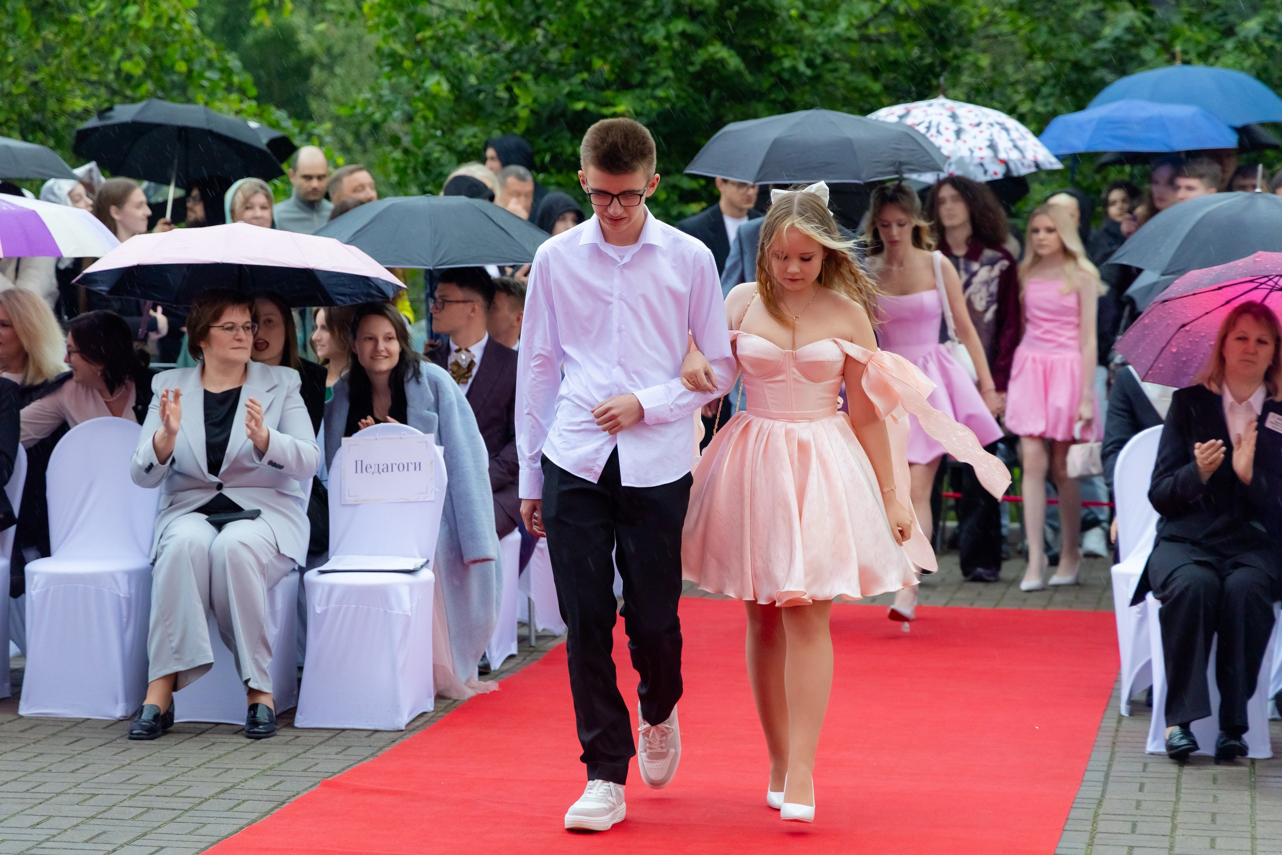 Школьный выпускной 2025 год в Минске, Беларуси. Свадебный фотограф в Минске/Беларуси Сергей Спиридонов