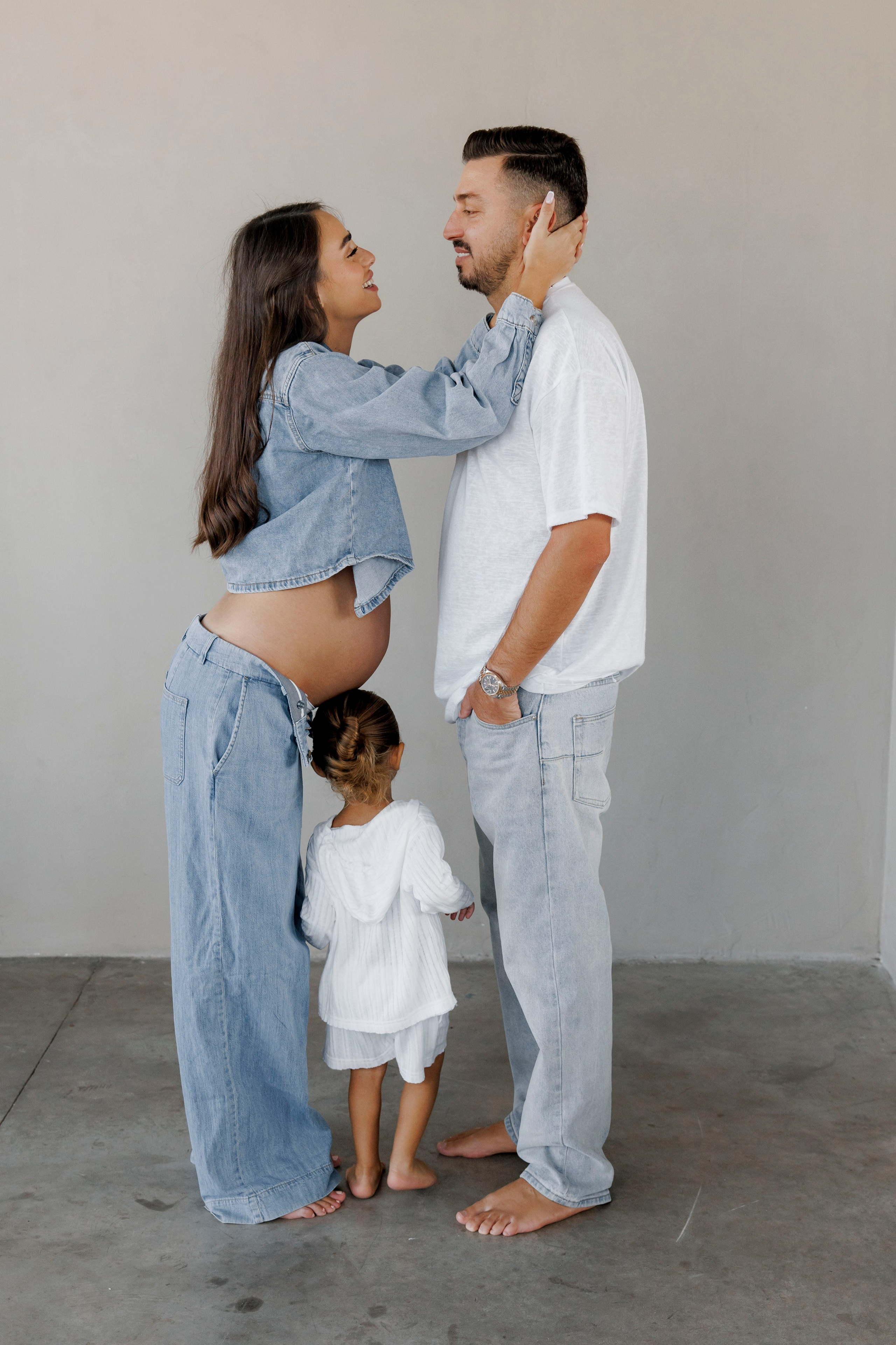 Pregnancy photoshoot inside the studio in Tel Aviv. Главная