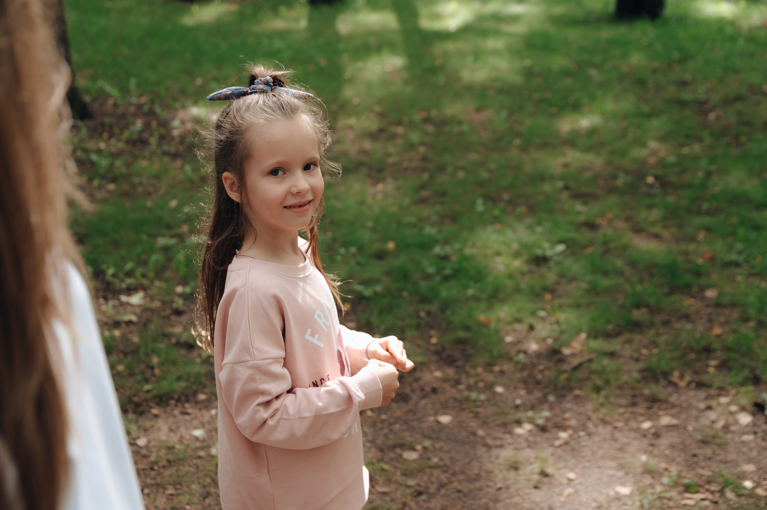 Трое в парке и меховой шар. Детский и семейный фотограф Катерина Мишина