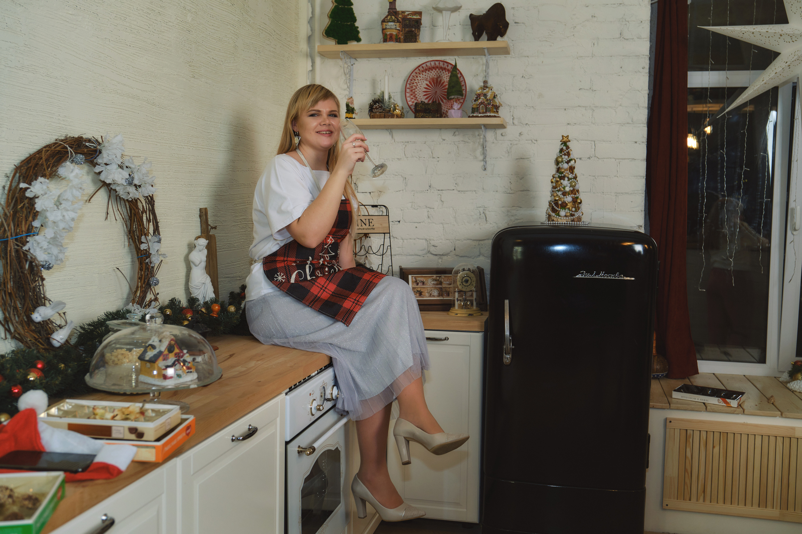 Новогодняя фотосессия девушки в студии