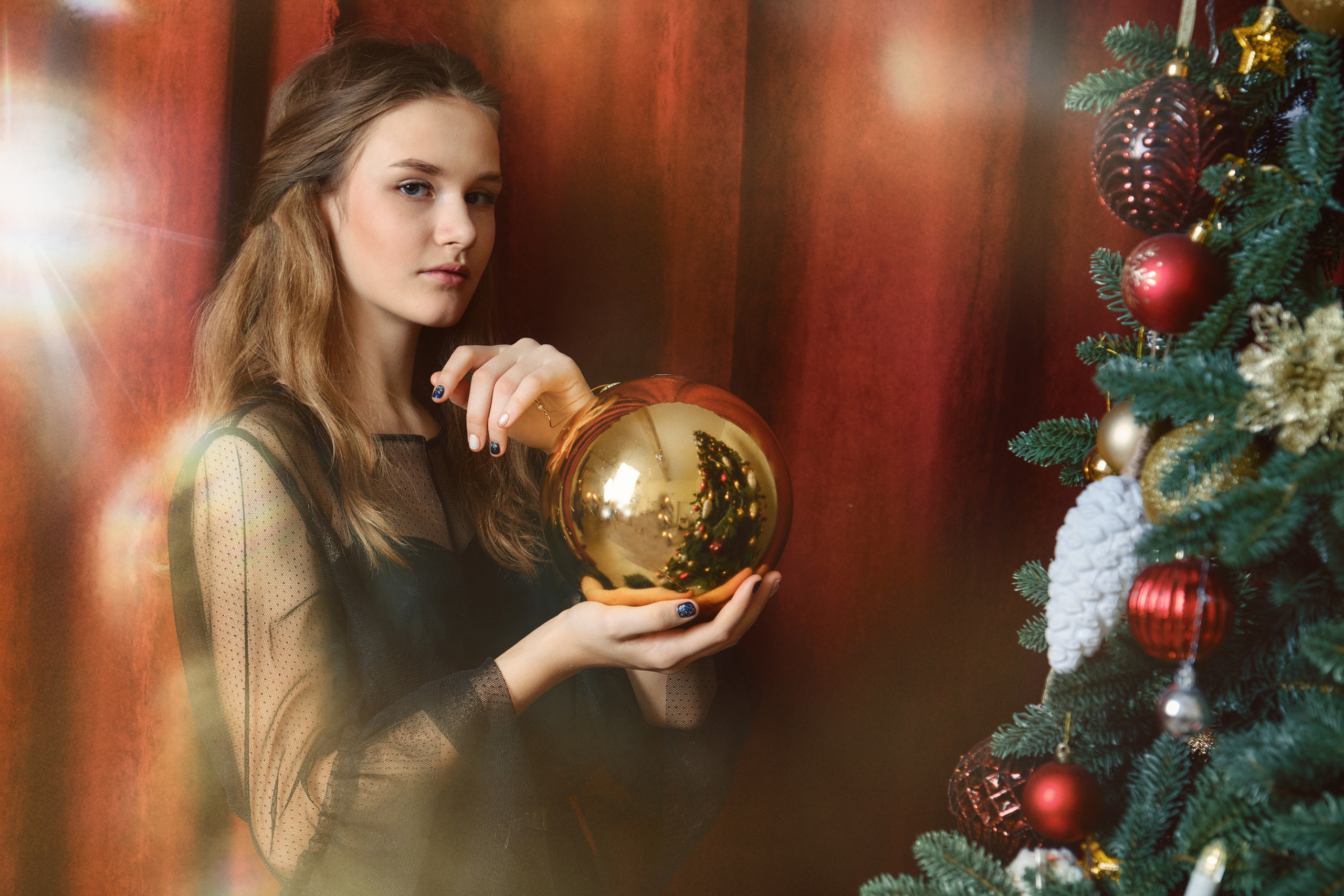 Новогодняя фотосессия девушки в студии