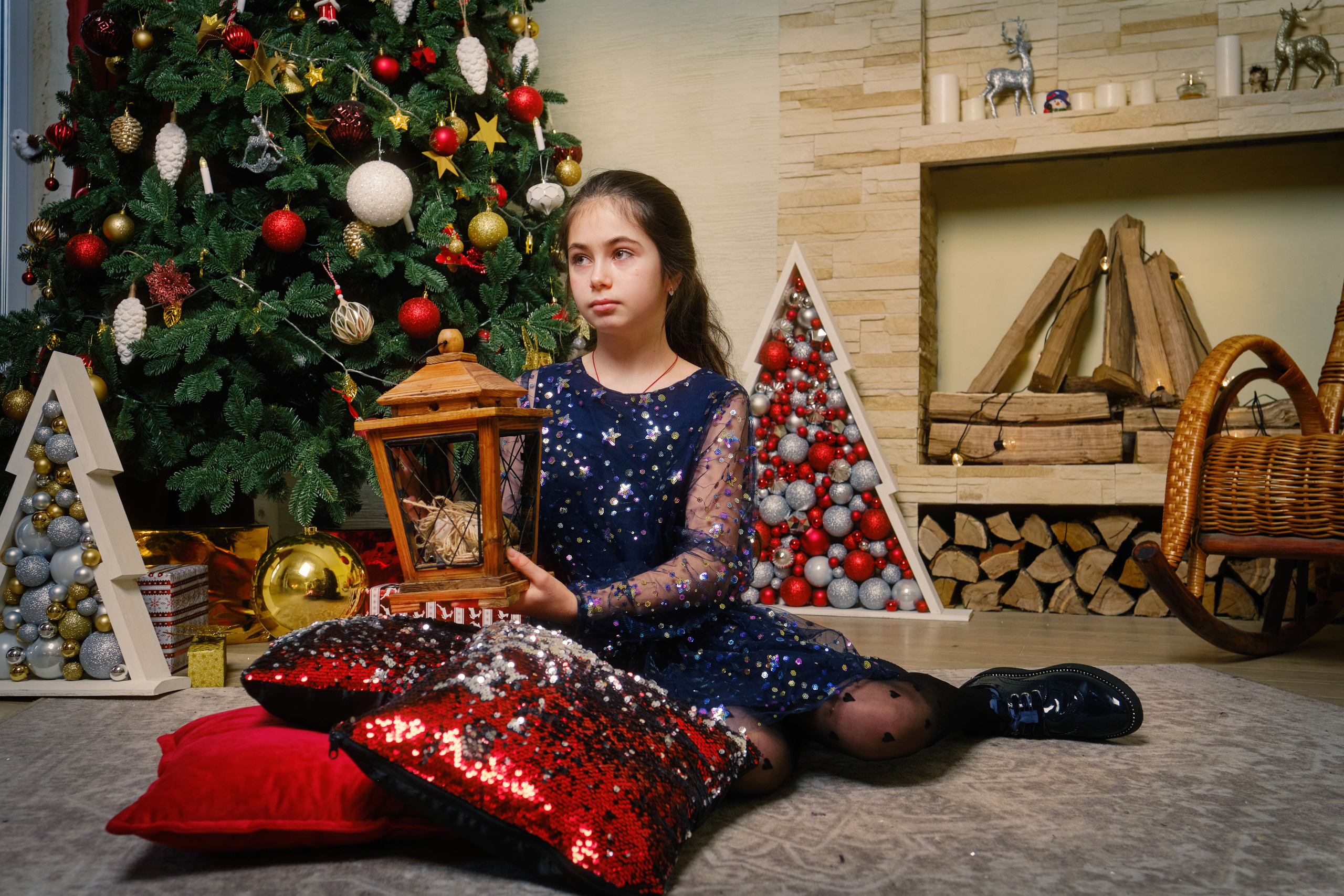 Новогодняя фотосессия девушки в студии