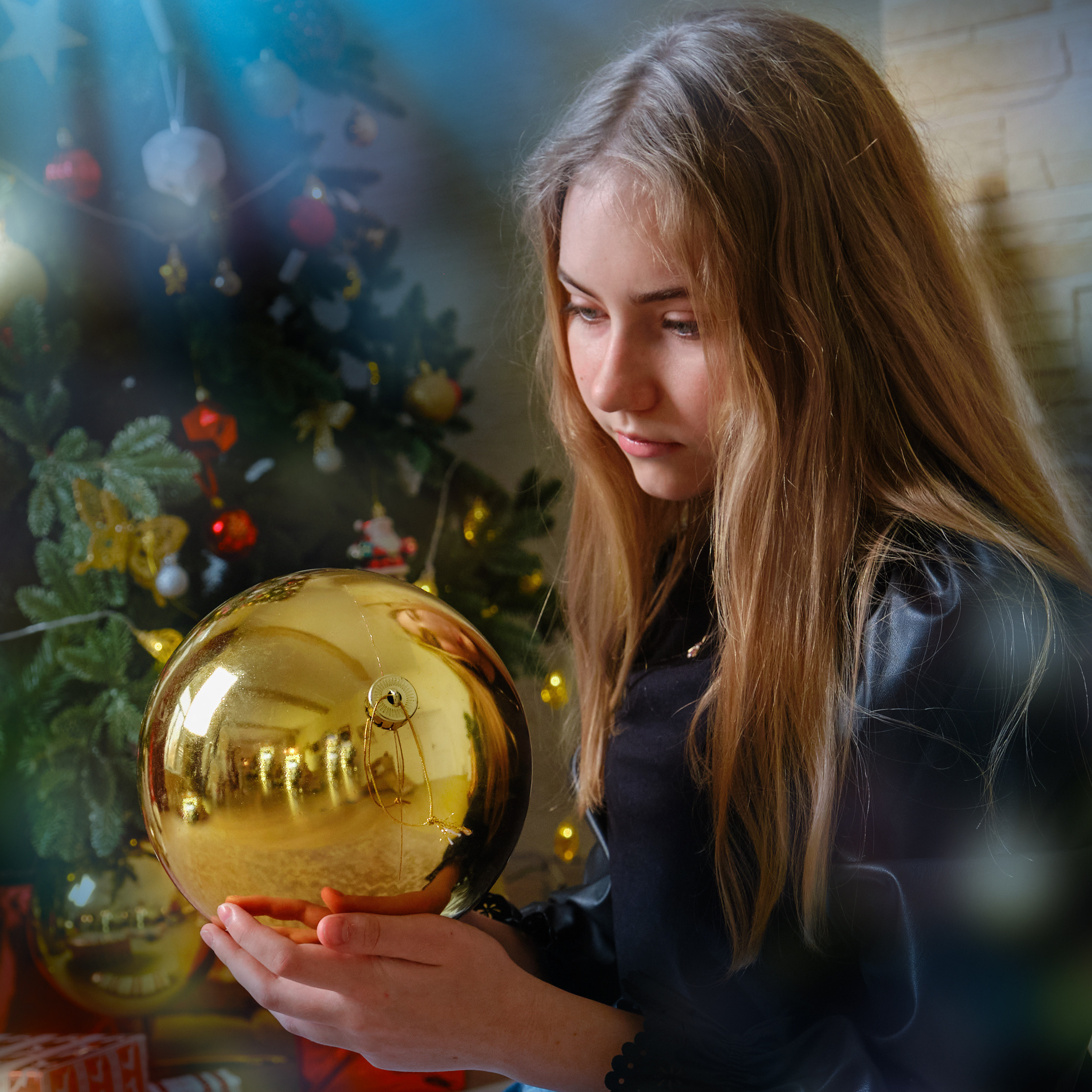 Новогодняя фотосессия девушки в студии