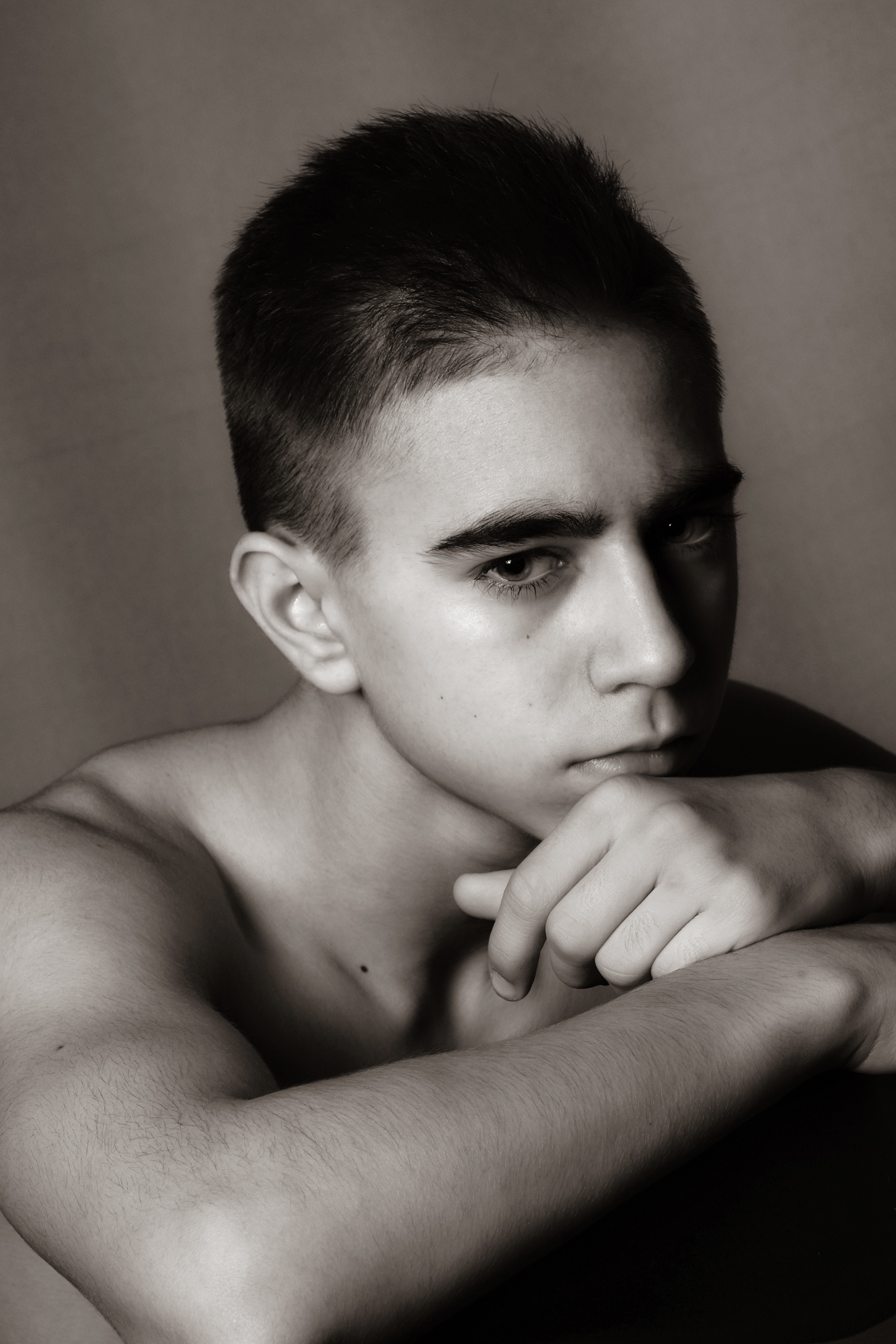 Фото парня в ЧБ