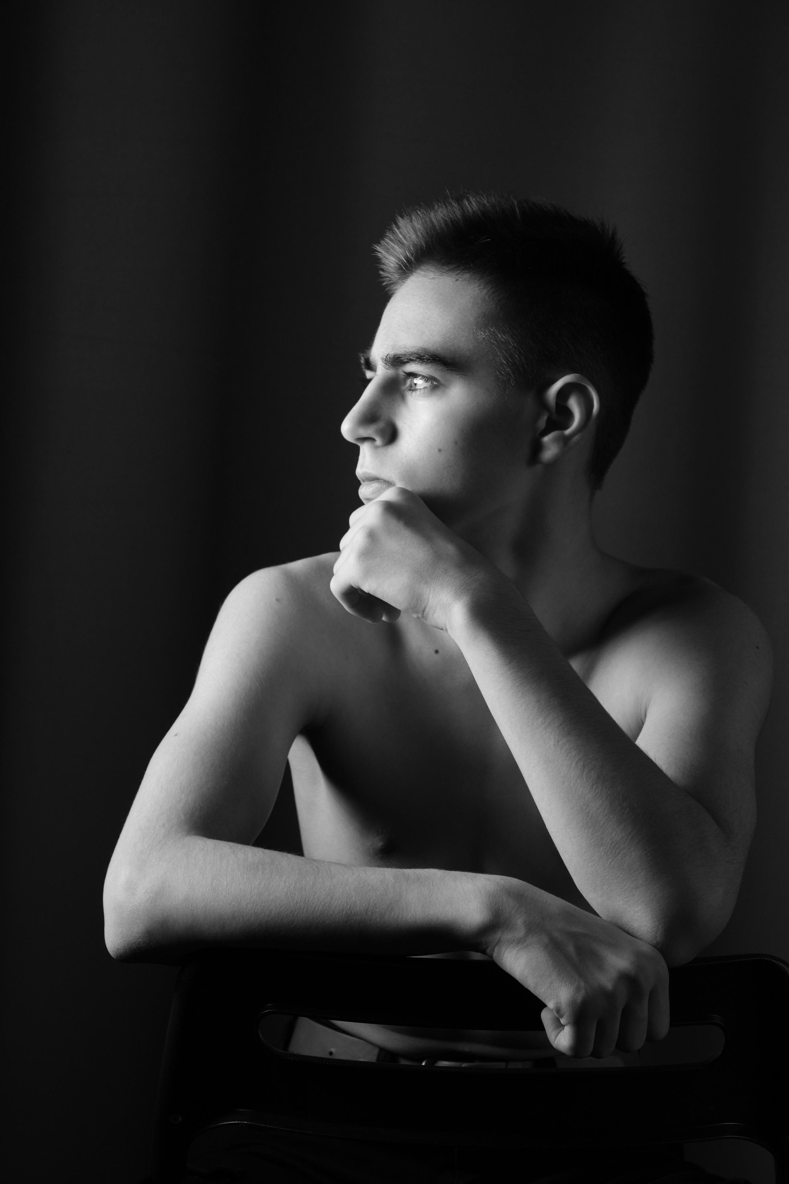 Фото парня в ЧБ