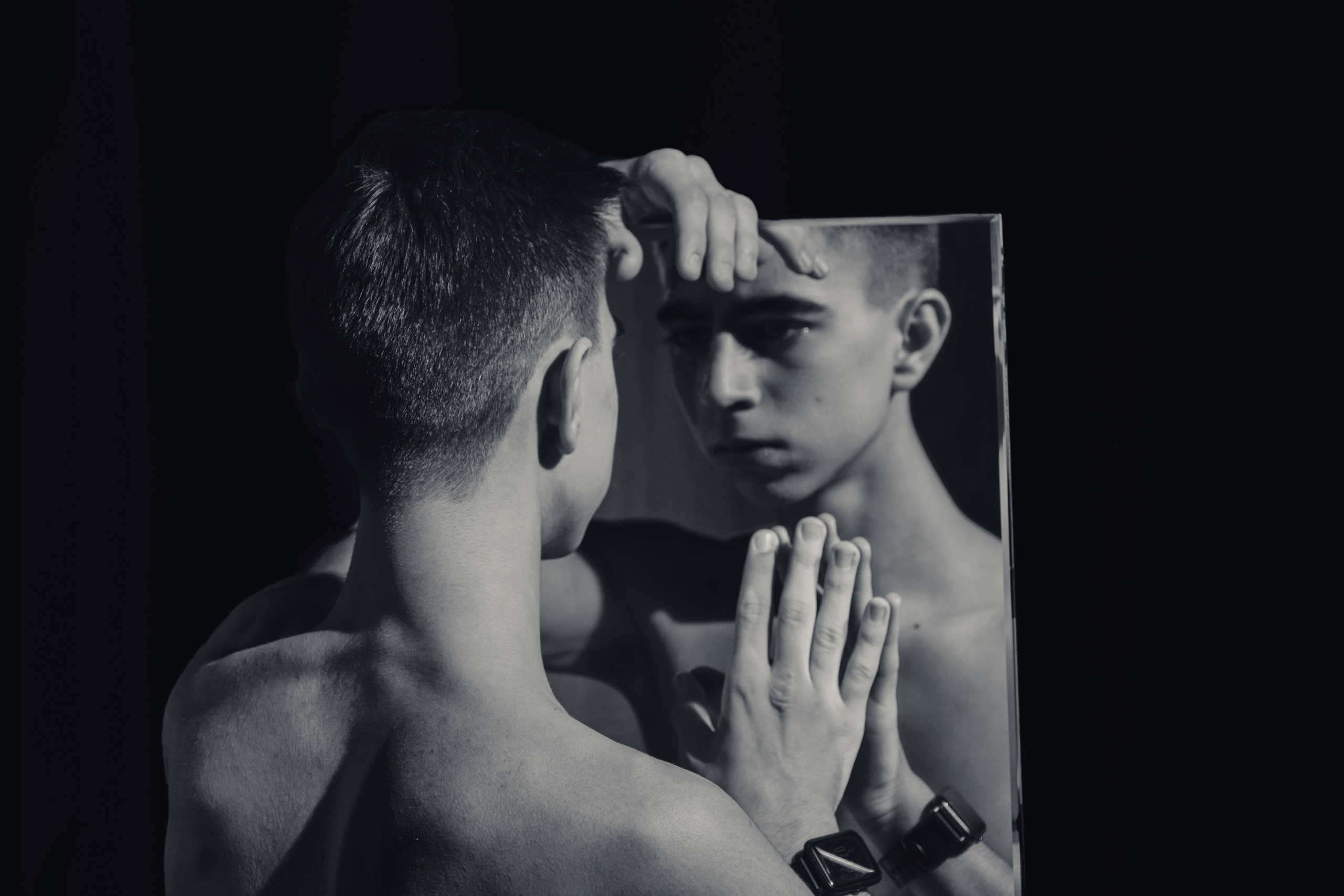 Фото парня в ЧБ