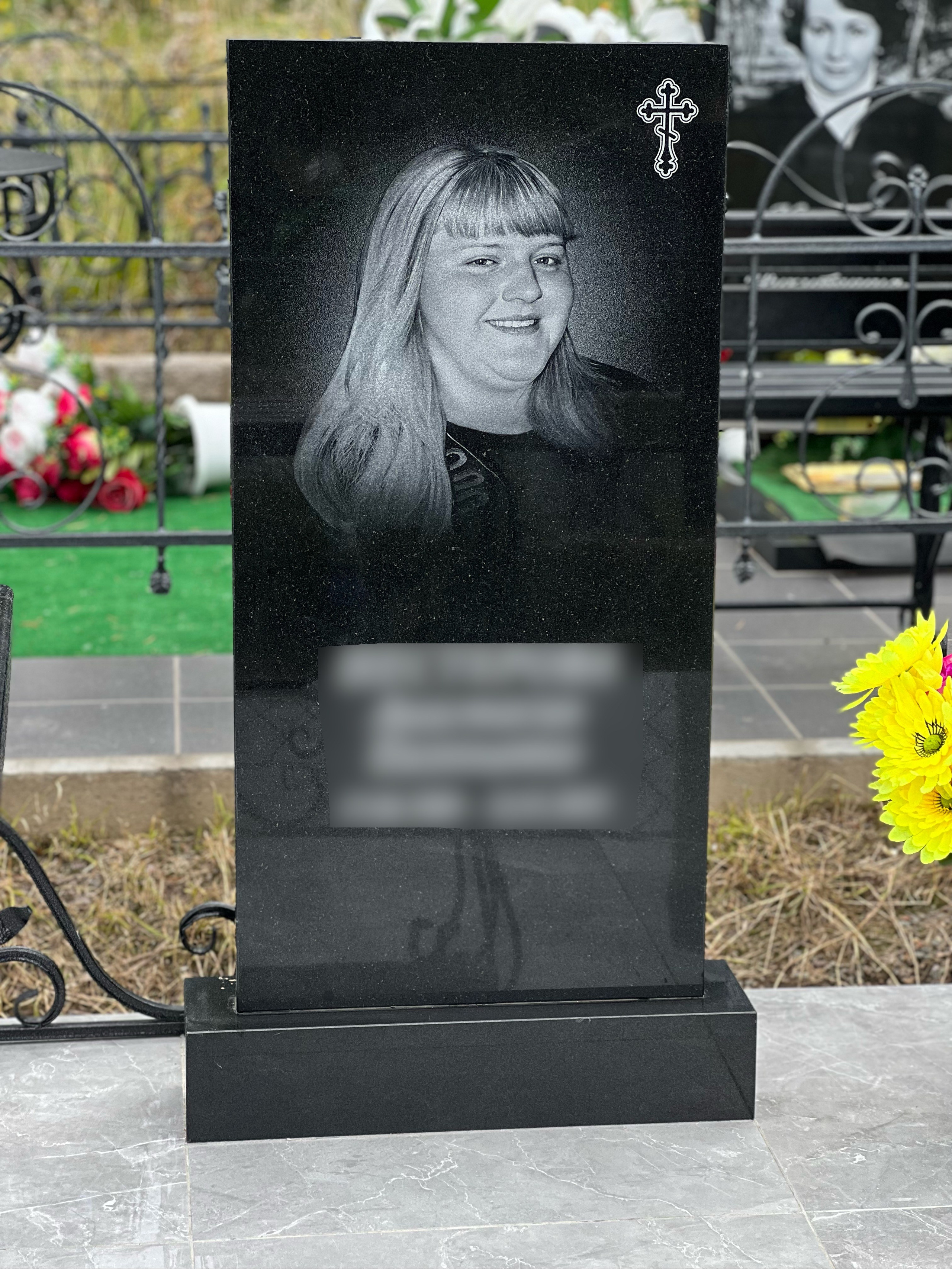 Гравировка от наших художников. ГРАНИТ26 Ритуальные услуги Железногорск. Благоустройство могил, продажа памятников