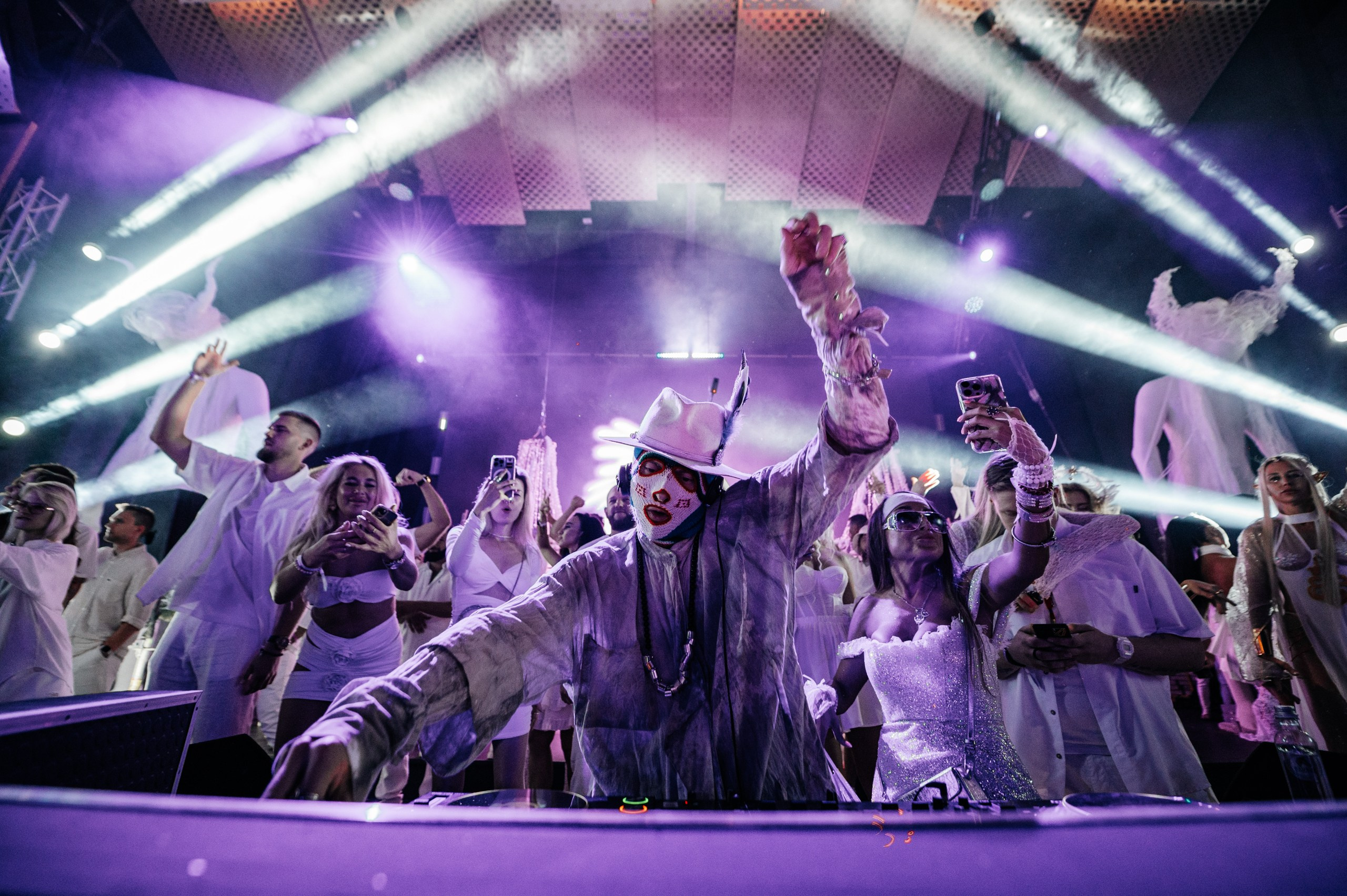 White party. Главная