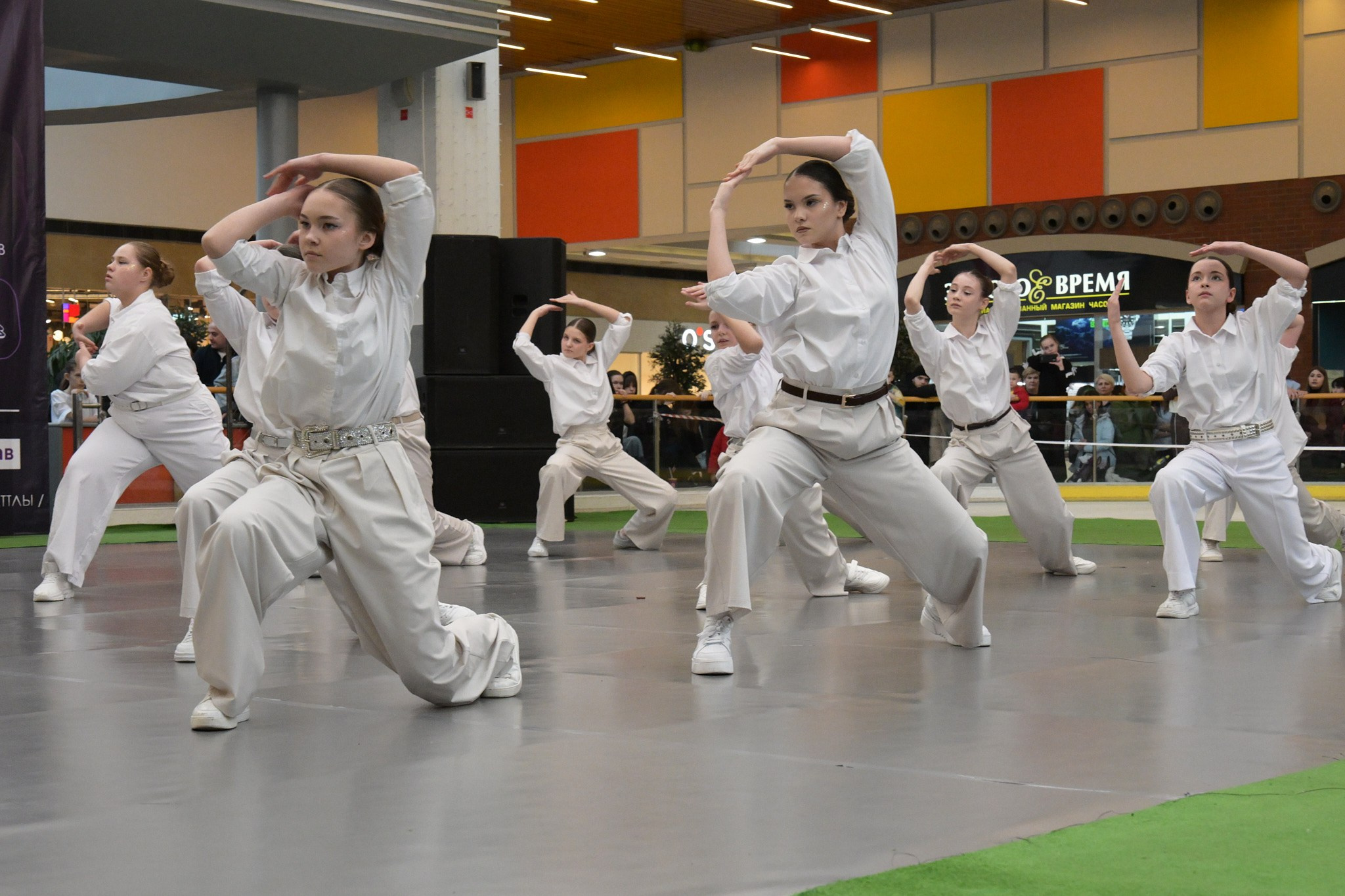 IX Хитовые танцы в ТРЦ «Сургут Сити Молл». Студия по производству фото и видеоконтента «АППЕРТУРА»