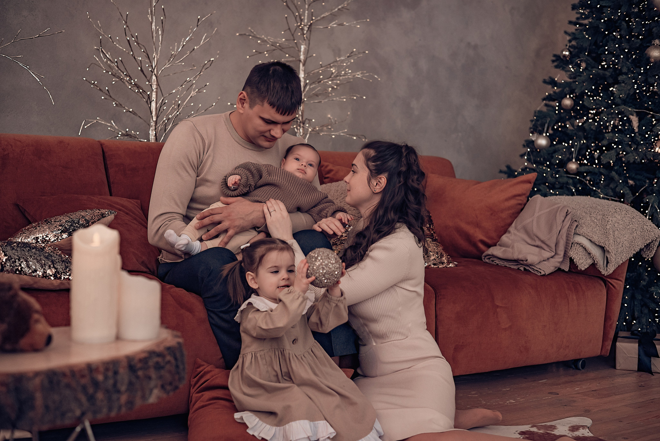 Виктория, Александр, Ванюша и Ариша. Фотографы крещения/венчания  Красноярск Татьяна и Вячеслав Переваловы