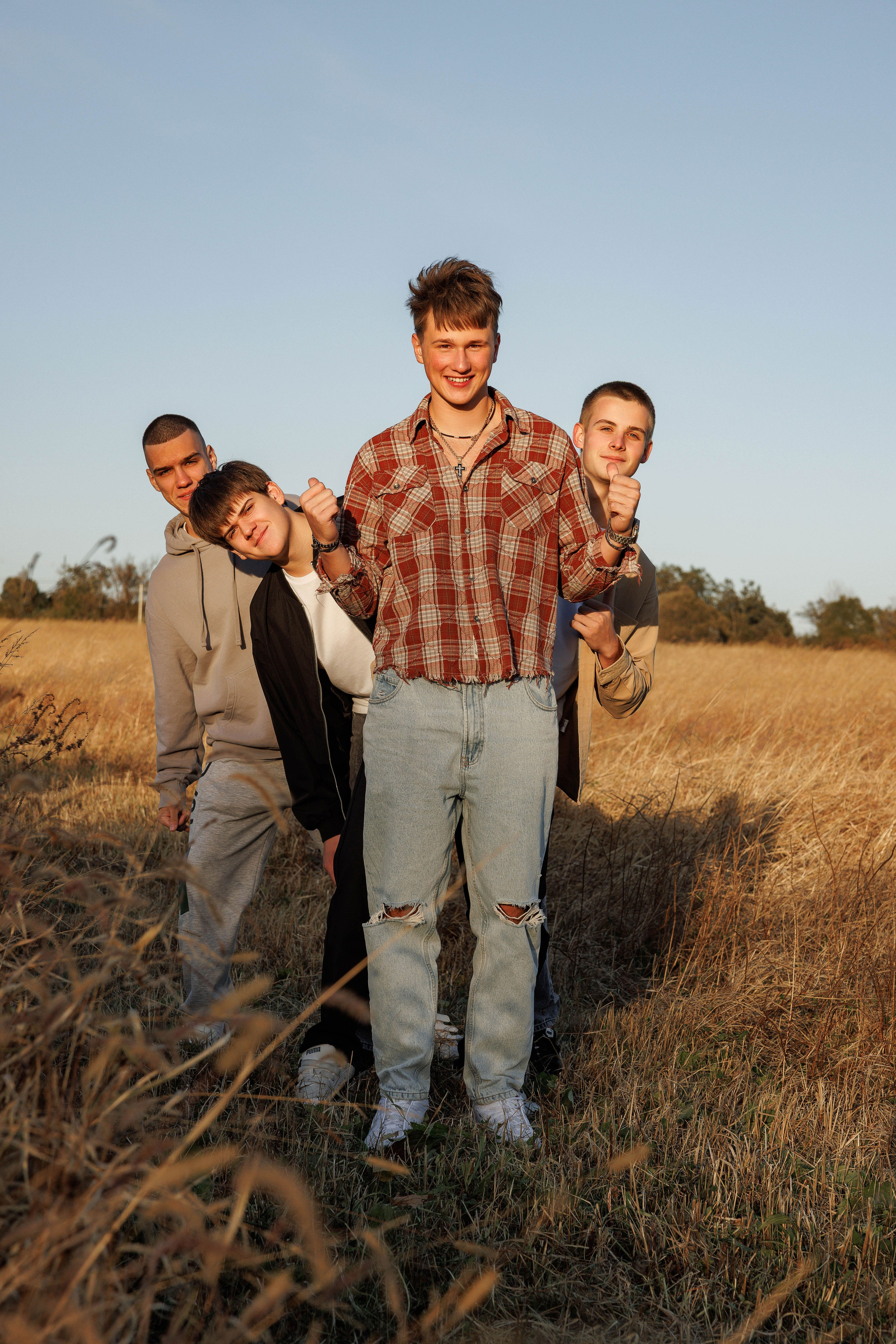 Осень 11 класс (съемка в поле). Photoalbum-vl.ru