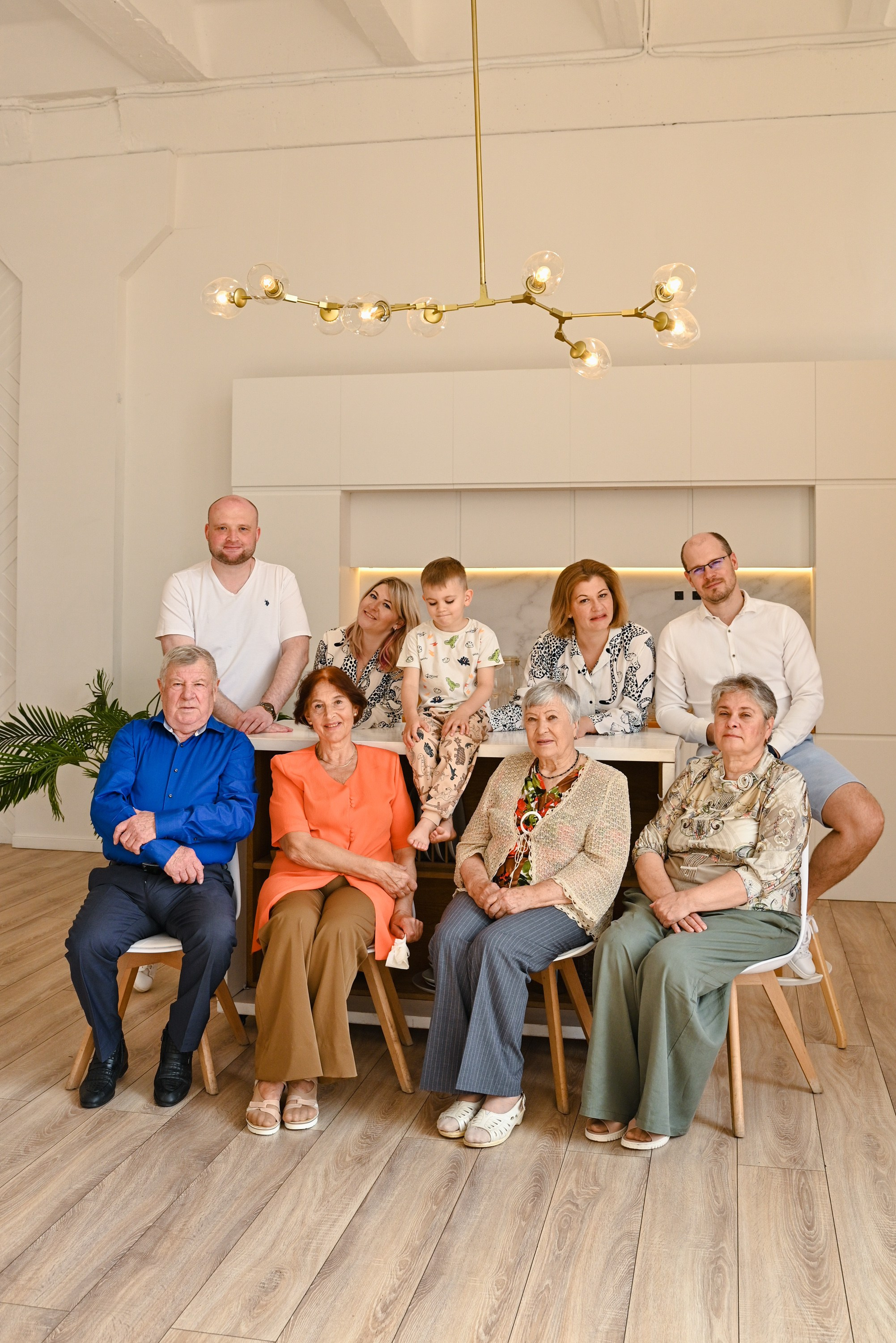 Счастливая большая семья. Компания и фотошкола по созданию контента в Москве