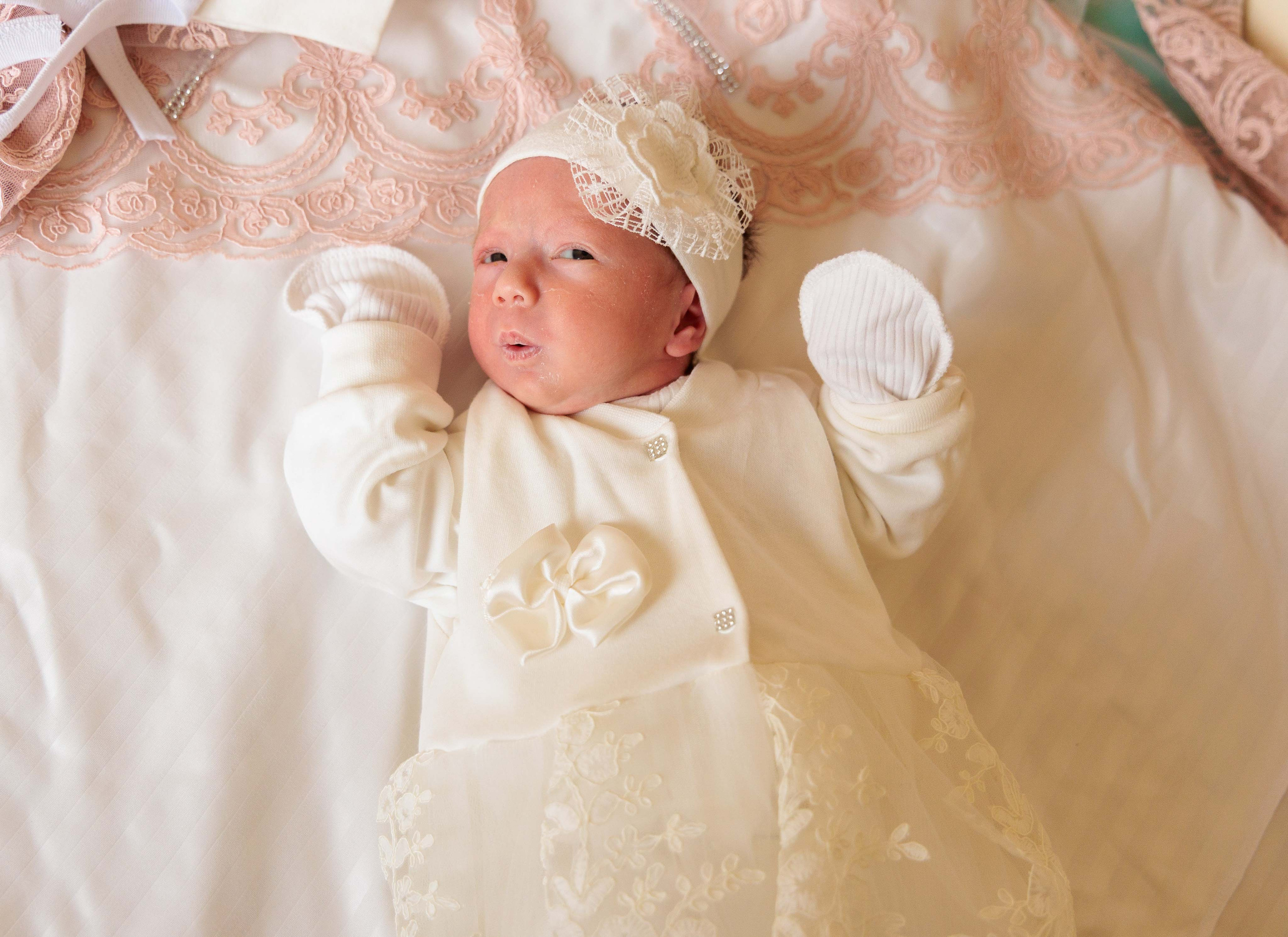 Семейная фотосессия на выписке из роддома в Лермонтове.