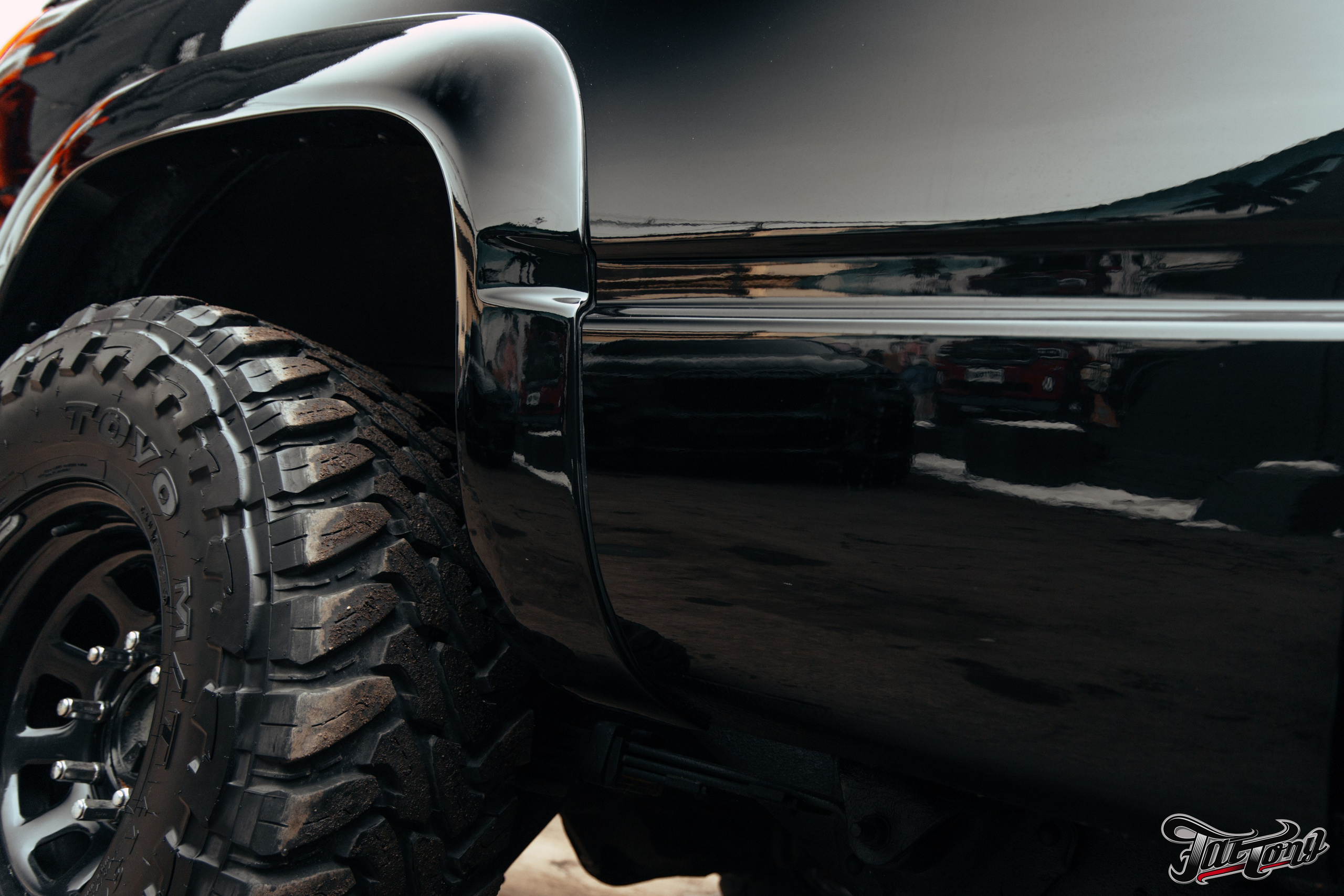 Chevrolet Tahoe I ремонт по кузову и окрас, пошив салона. DeLorein