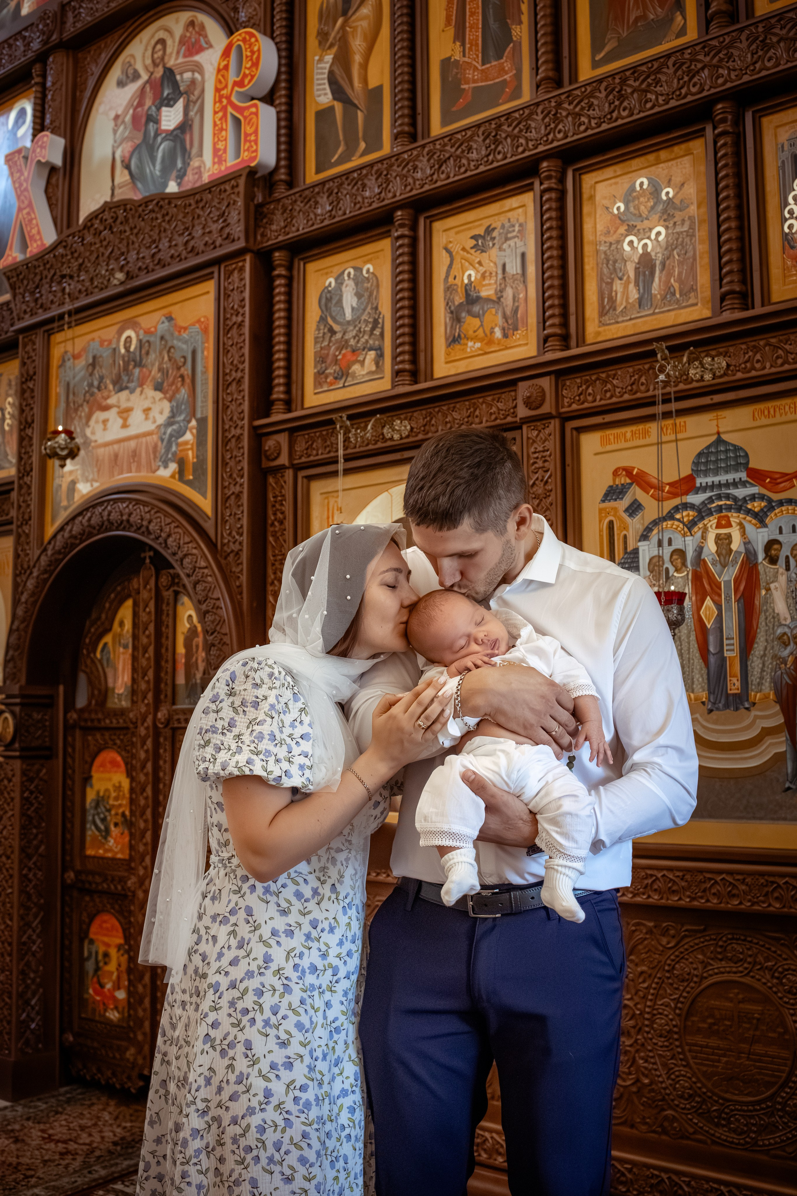 Таинство Крещения малыша в храме Воскресения Христова, с. Трубино (Калужская обл.). Надежда Стар семейный и церковный фотограф в Жукове и Калужской области